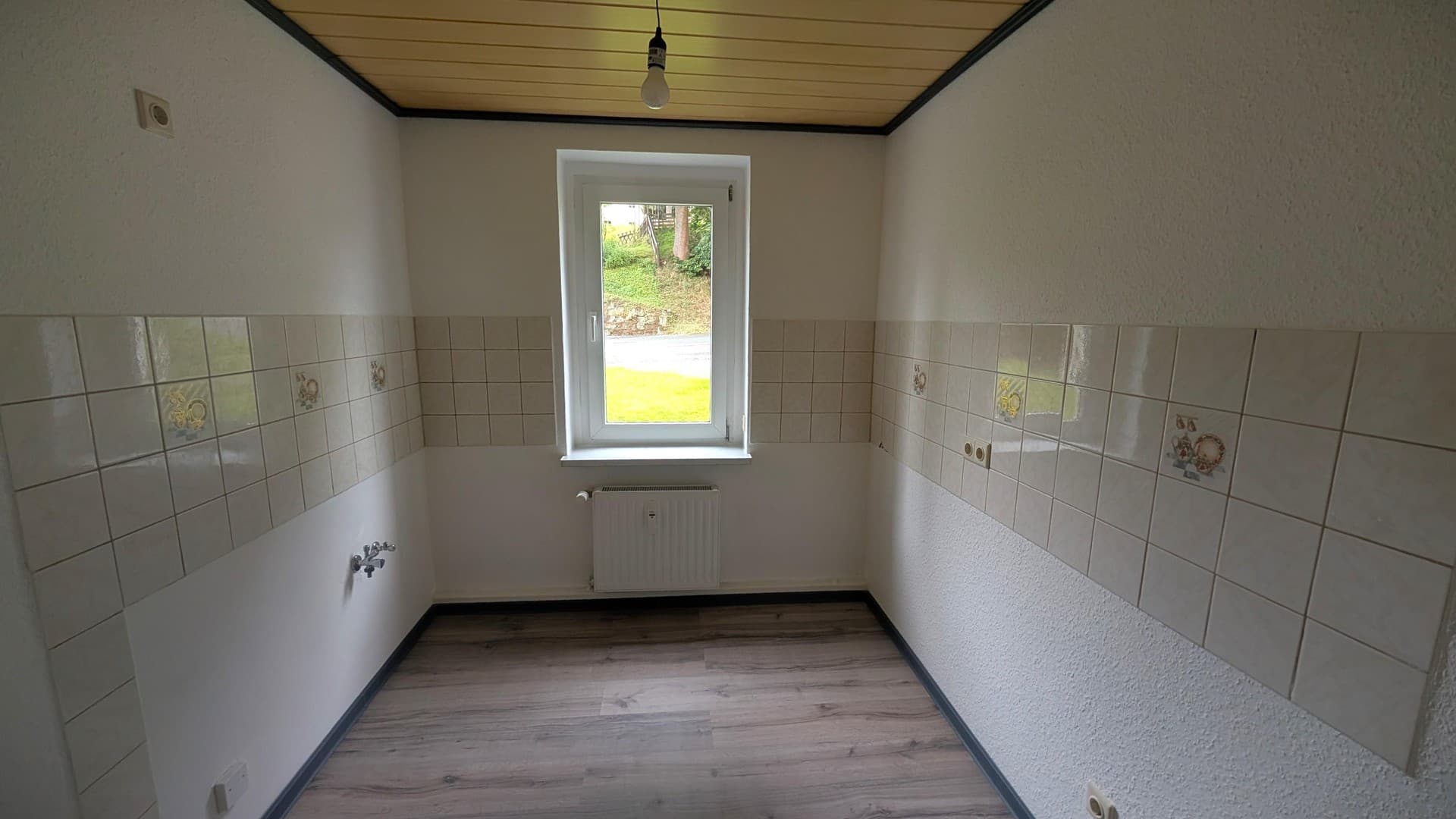 Idyllisch mit Schlossblick - großzügige renovierte 5-Zimmer-Wohnung mit 114 m² & 2 Bädern