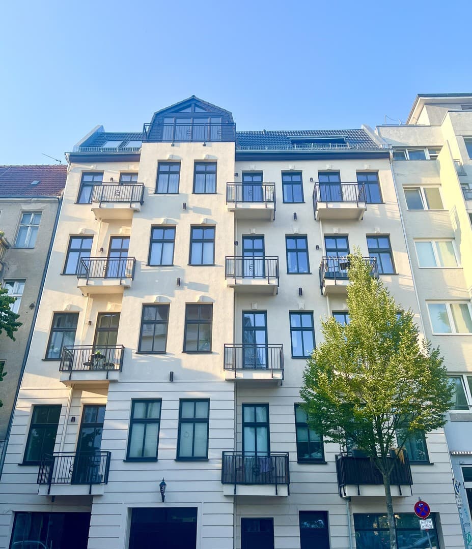 3 Zimmer-Wohnung in traumhaftem Altbau | 2 Balkone | Weitblick | EBK | Aufzug | Keller | kernsaniert