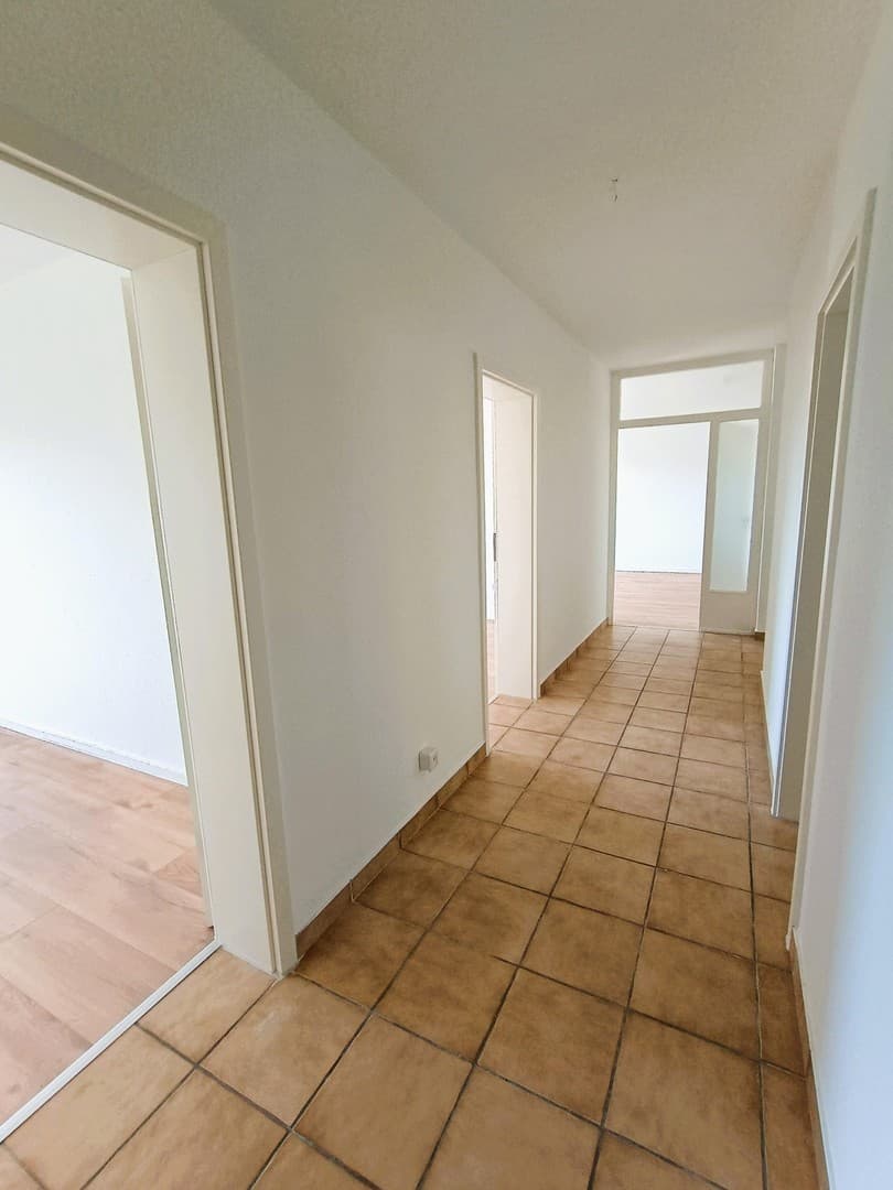 3 Zimmer Wohnung (95m²) mit Balkon