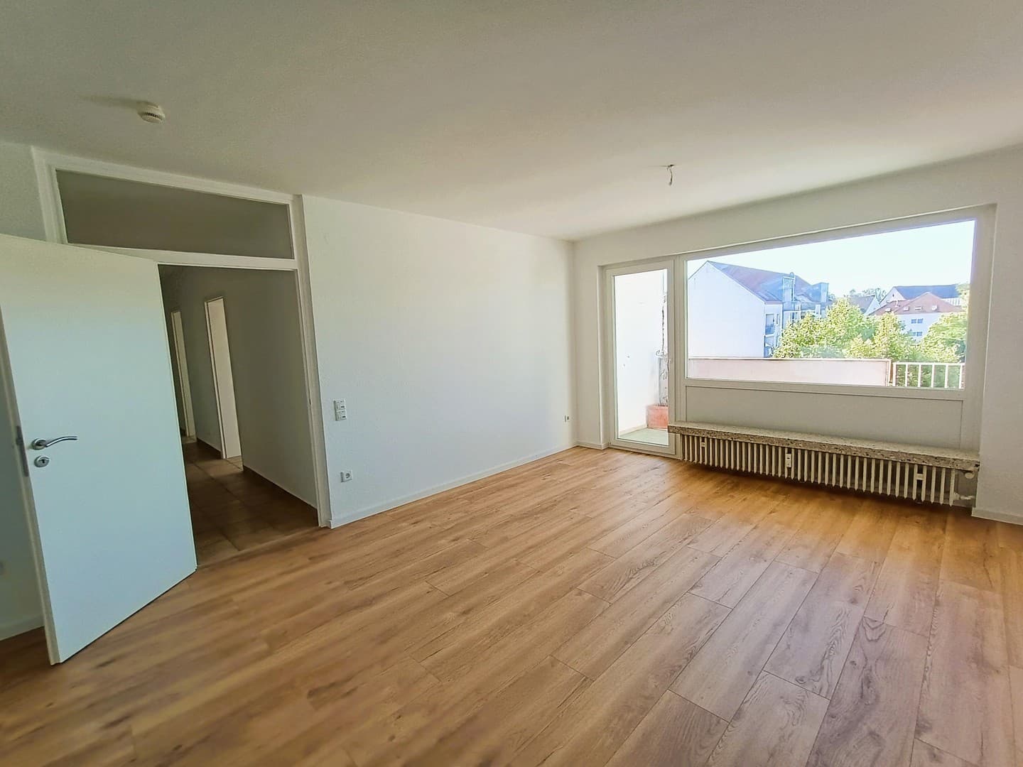 3 Zimmer Wohnung (95m²) mit Balkon - frisch renoviert