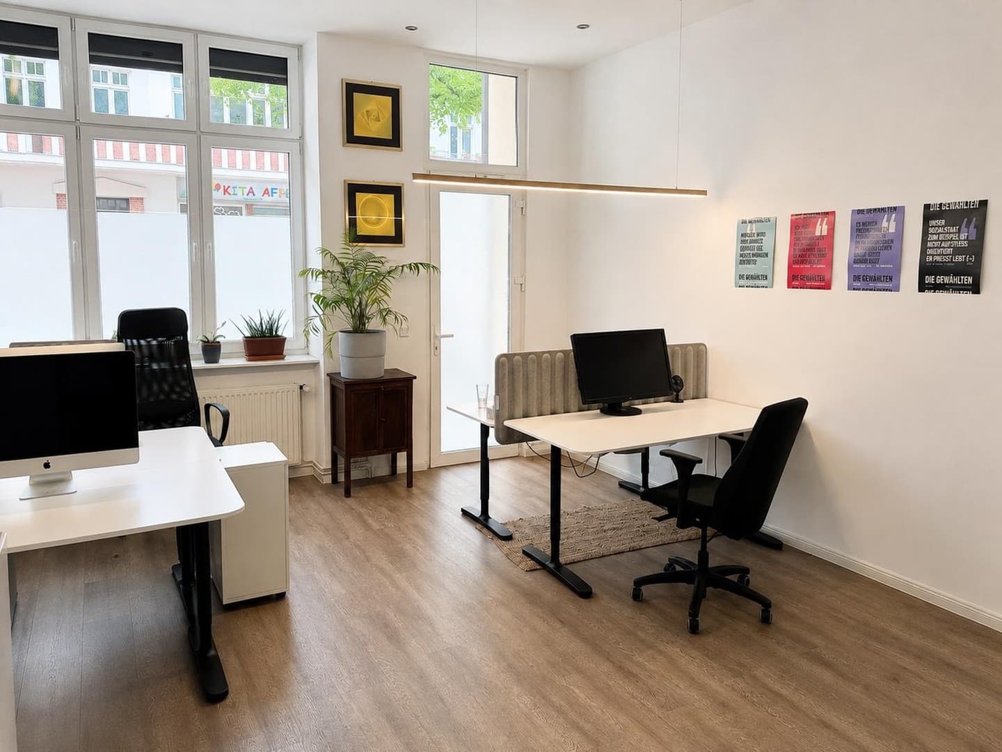 Zwei zusammenhängende Büroräume (55 m²) in kreativer Bürogemeinschaft – Berlin-Neukölln