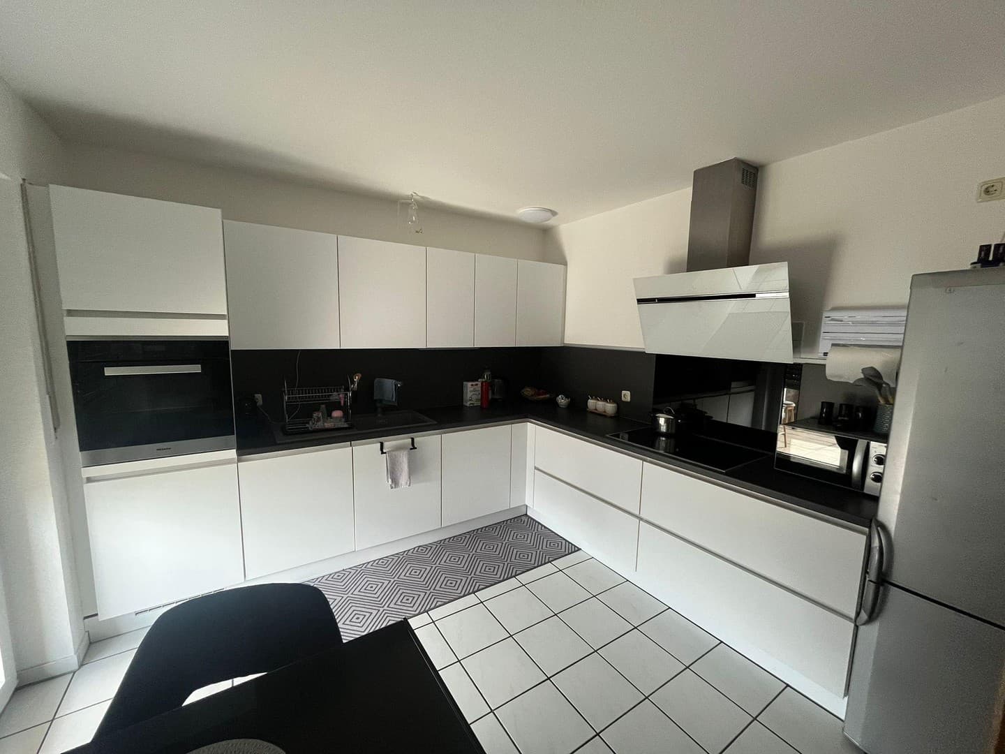 Großzügiges Wohnen mit Balkon, Badewanne, Überlängen-Garage & Stellplatz