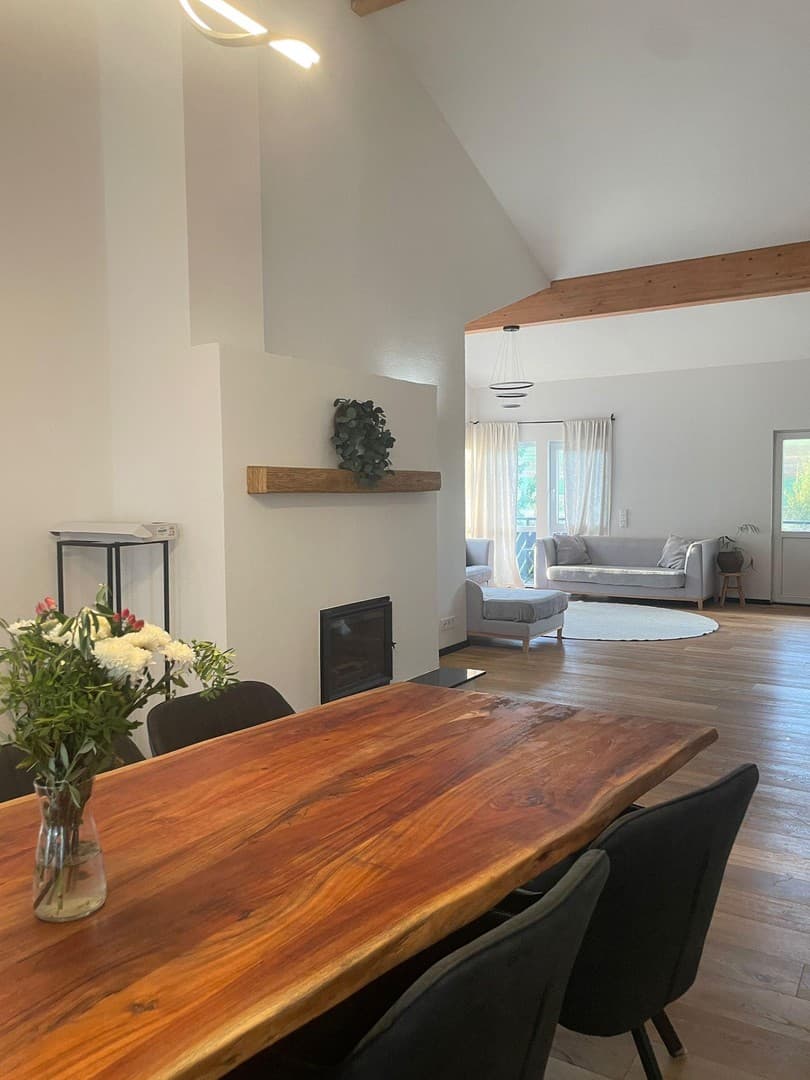 Modernisiertes Zweifamilienhaus mit 263 m² Wohnfläche, attraktiver Vermietungsperspektive