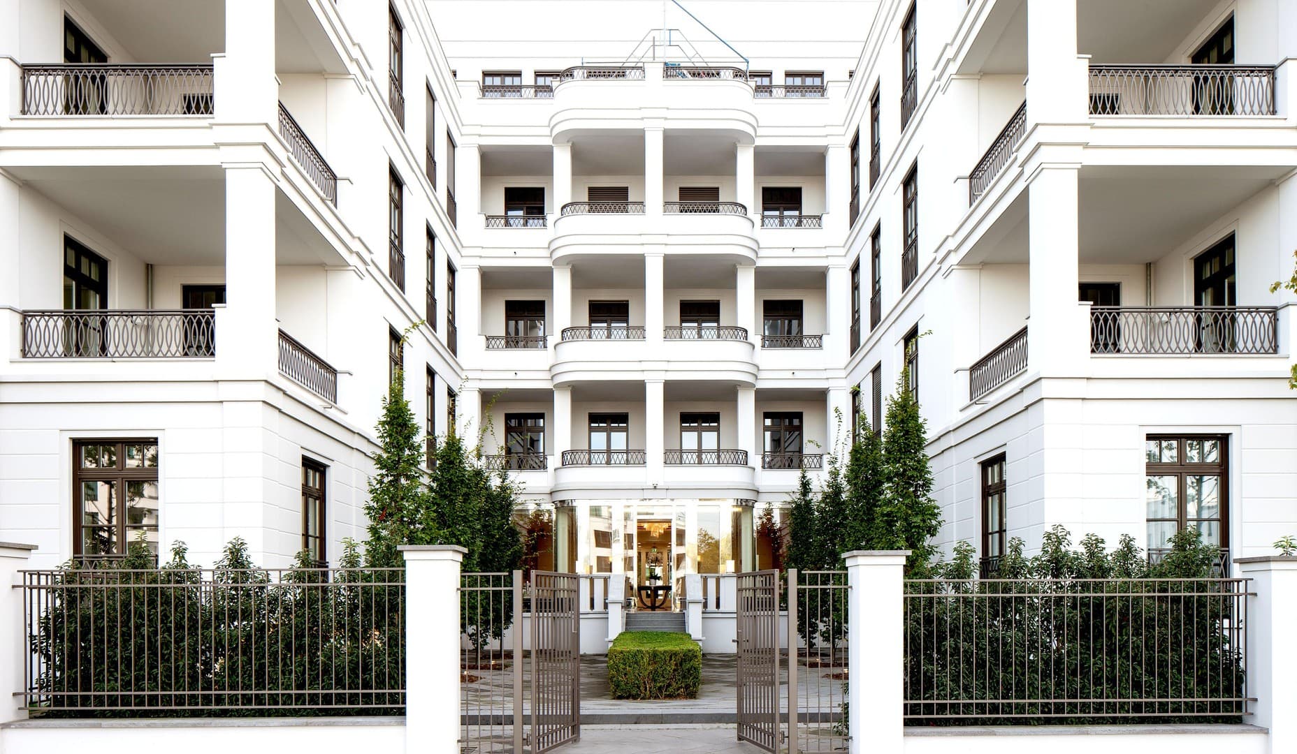 Luxus-Penthouse mit Dachterrasse, Privat-Aufzug & Concierge. Optional möbliert. Provisionsfrei!