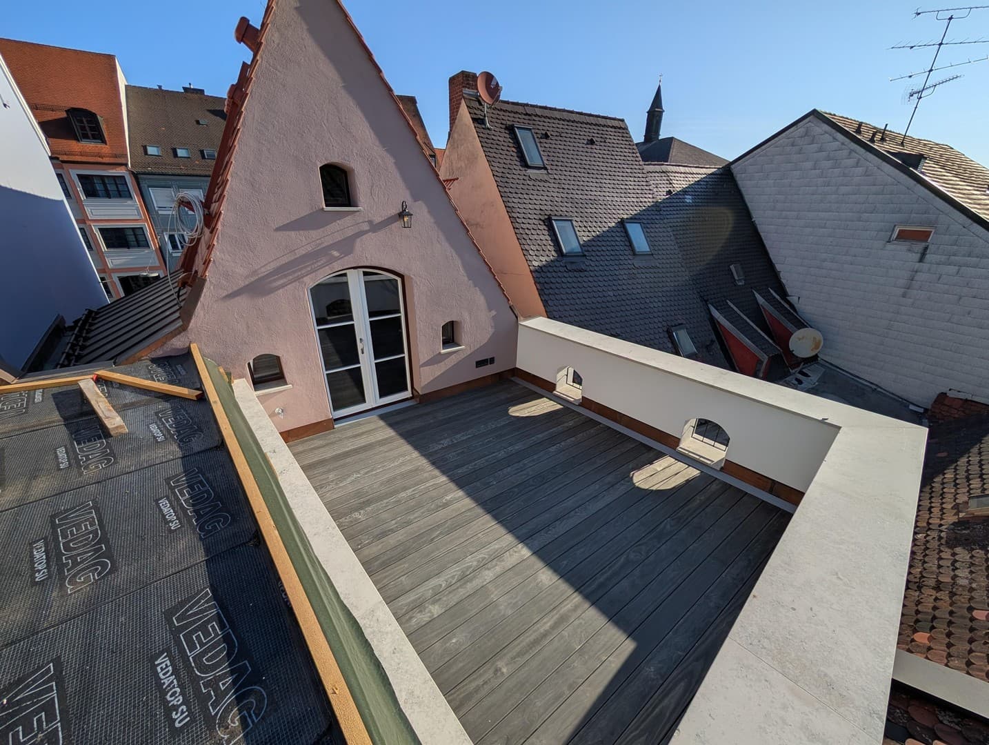 Stilvoll modernisiert: 4-Zimmer-Dachgeschosswohnung in Freising mit Dachterrasse
