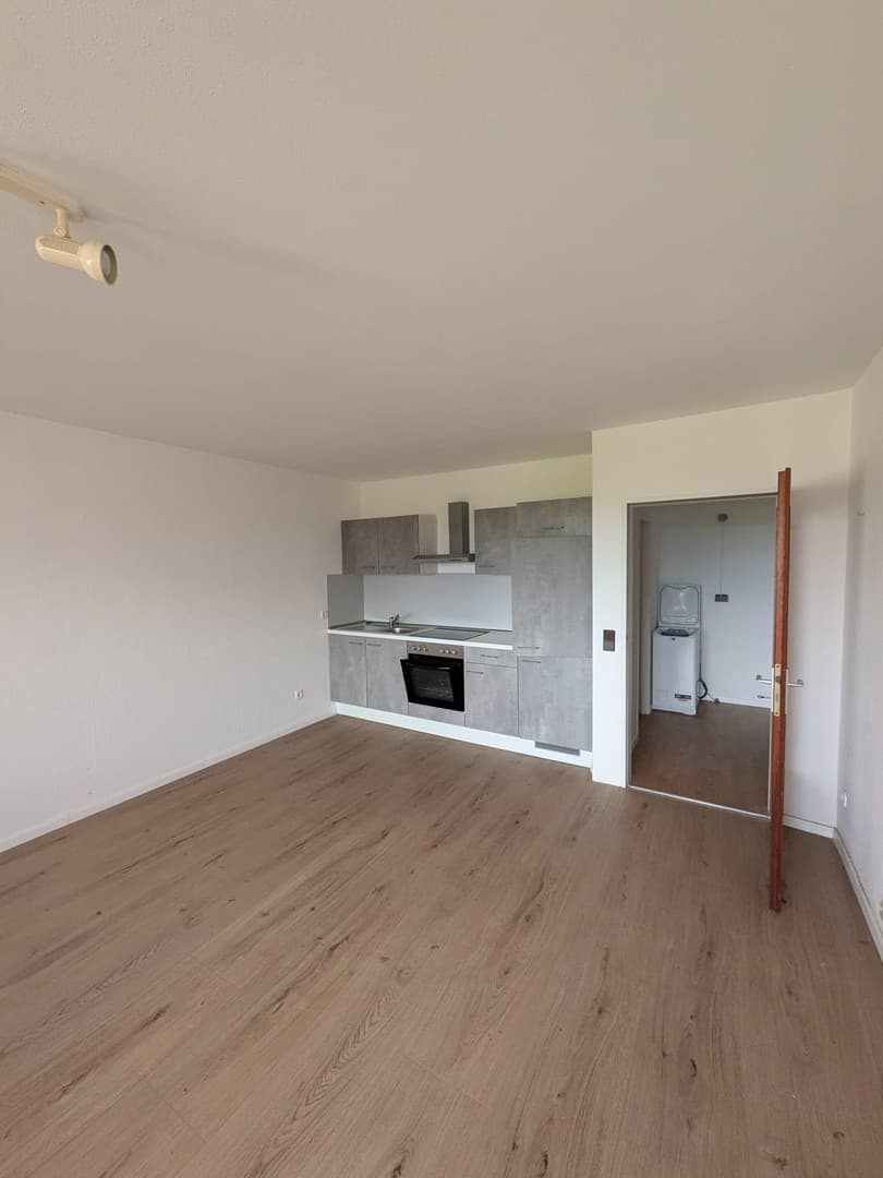 6% Rendite - Bezugsfreie & Sanierte 1-Zimmer Eigentumswohnung mit Stellplatz - Provisionsfrei!