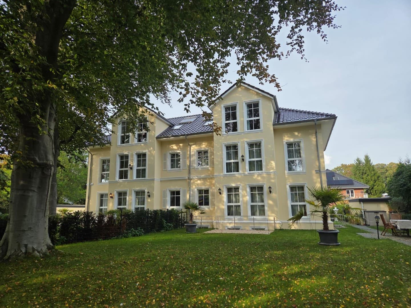 A+ Neubau Stadtvilla im Verbund in Elbnähe