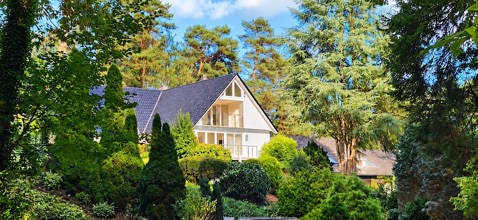 Große sonnige Dachgeschosswohnung - Ruhige Villenlage - Südloggia - ca. 20 Min. zum Hauptbahnhof