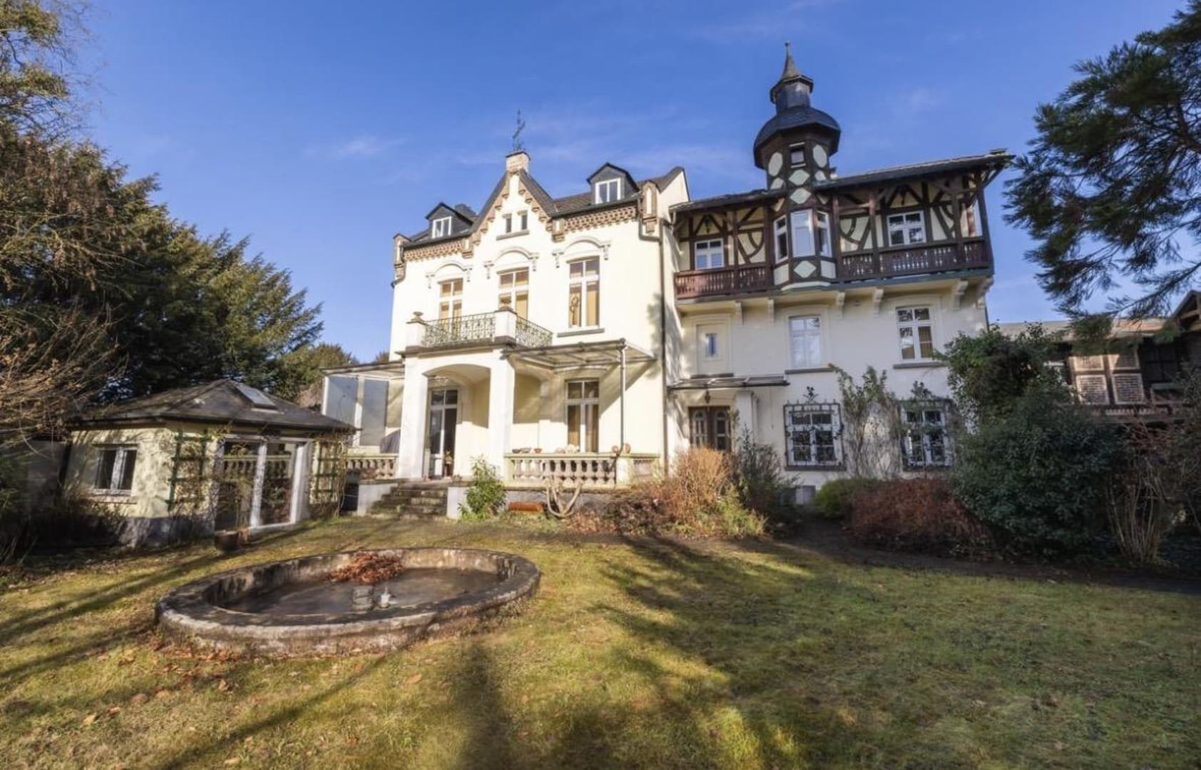 Historische Villa mit Rheinblick Nebengebäude und Garage