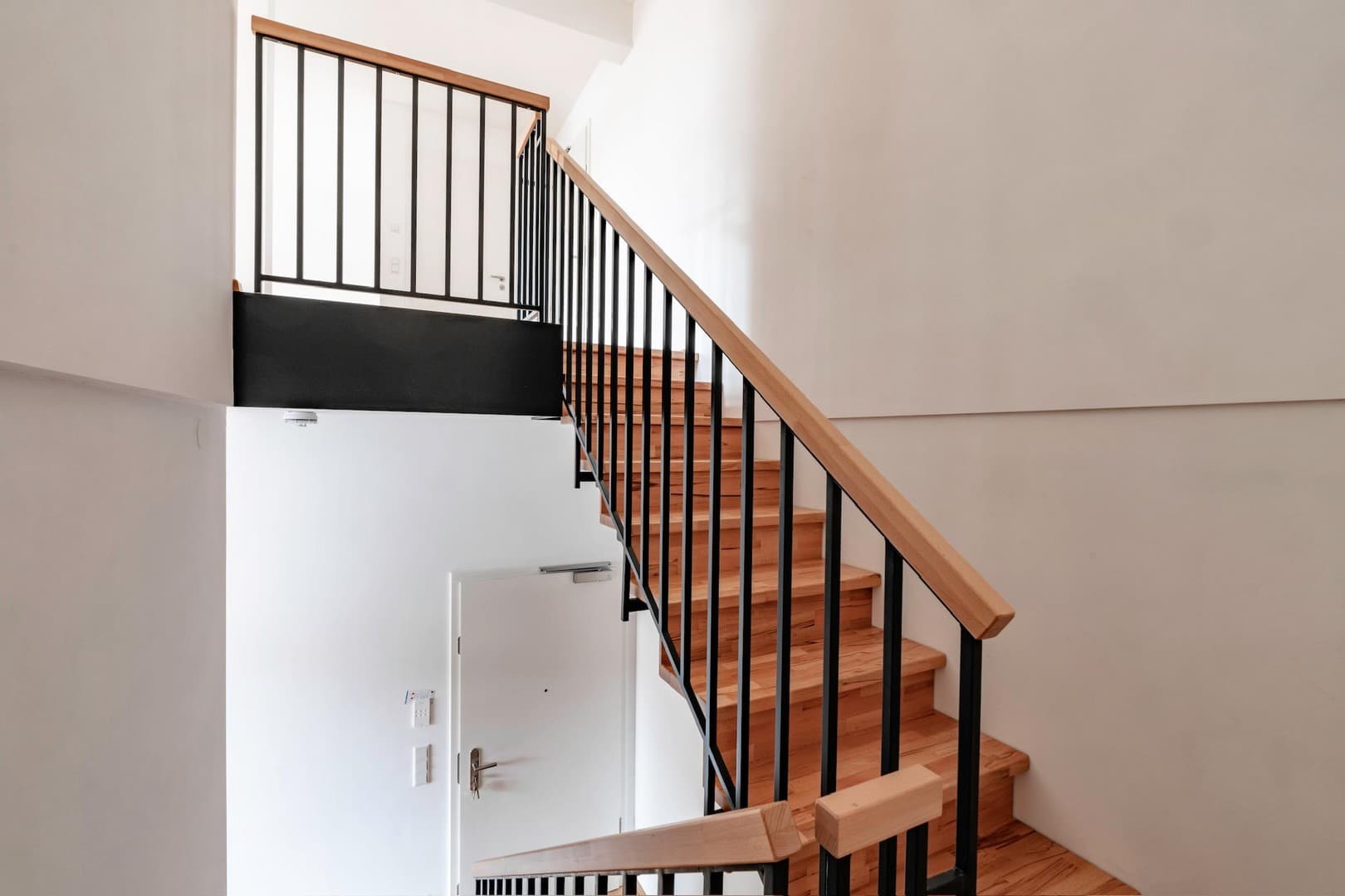 Lichtdurchflutete Neubau 3,5-Zimmer Maisonettewohnung: Loft-Charakter in zentraler Lage