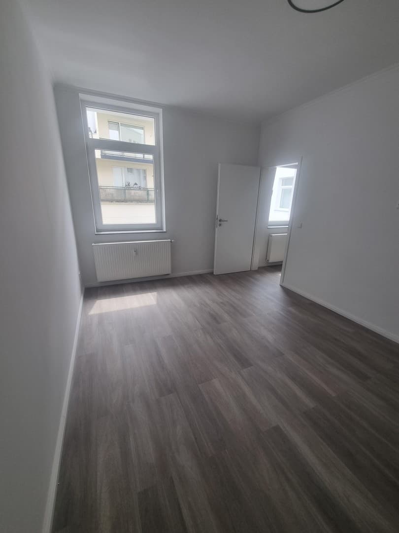 2 Zimmer Wohnung inklusive Einbauküche und Waschmaschine.