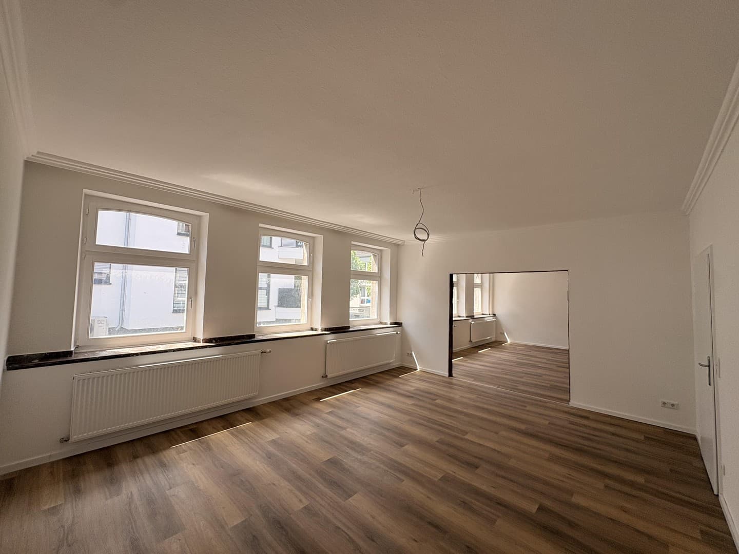 Renovierte 3-4 Zimmerwohnung in der Fußgängerzone von Grevenbroich!