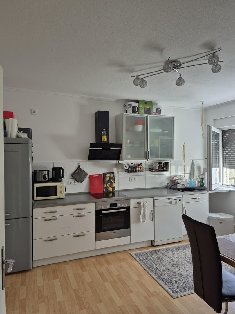 Schöne, renovierte, stadtnahe Etagenwohnung mit voll ausgestatteter Einbauküche