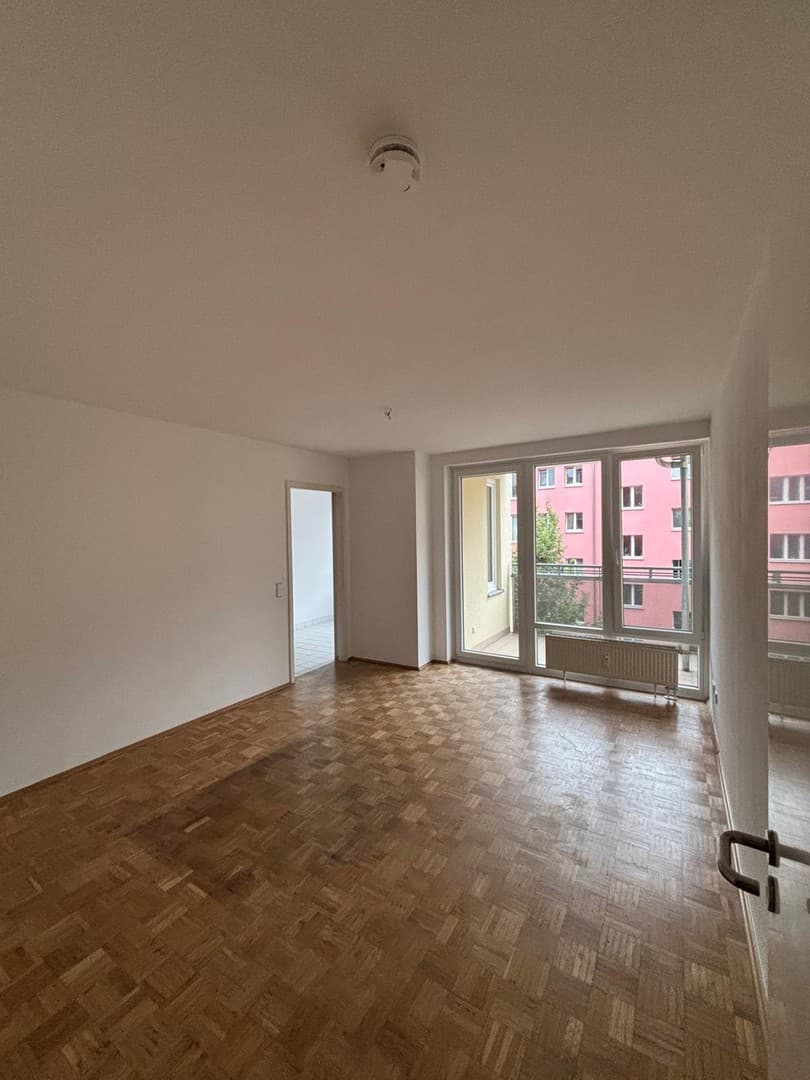 Provisionsfreie, lichtdurchflutete 3-Zimmer-Wohnung mit Loggia in Berliner Top-Lage