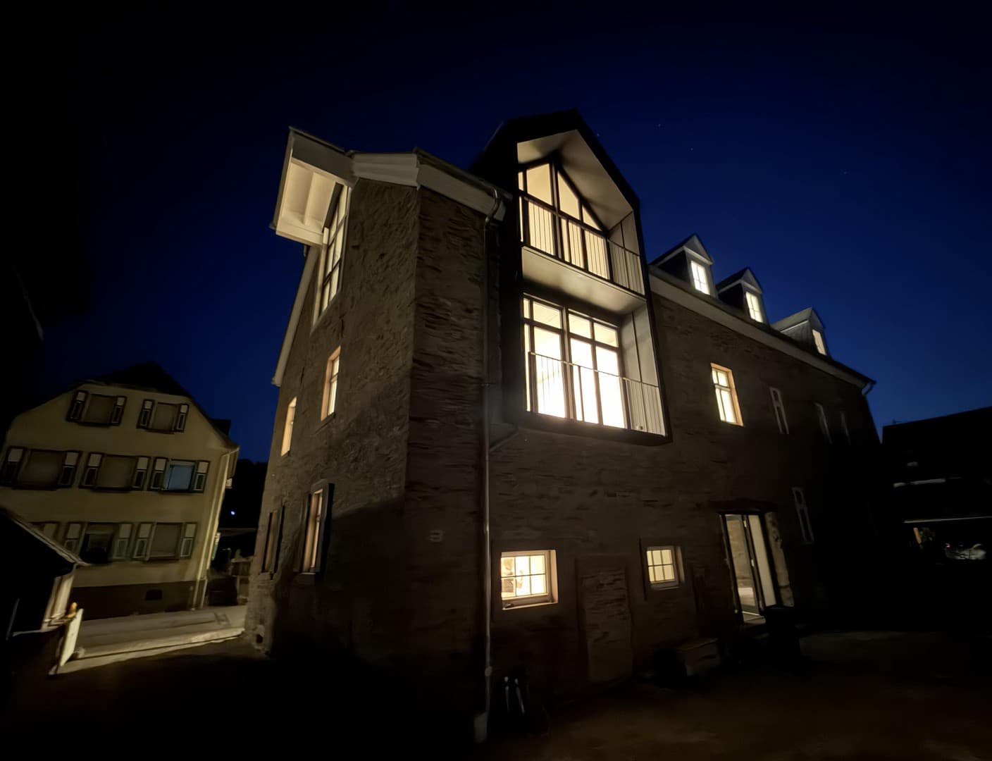 Neue Dachgeschosswohnung mit Aussicht - Trierer Quereinhaus Baujahr 1884