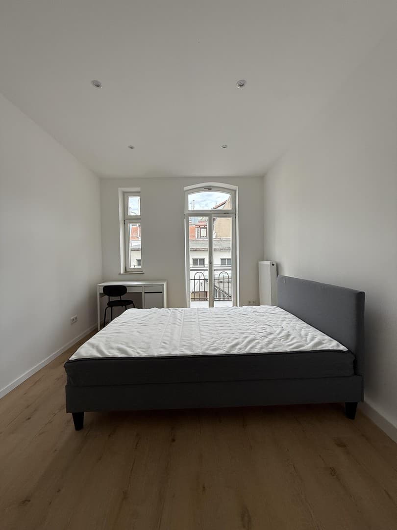 TOP WG-Zimmer - neu saniert & mit Balkon!