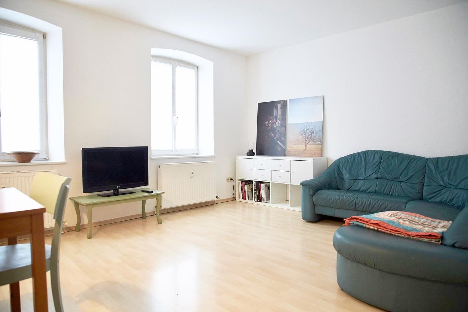 Möblierte 2-Zimmer-Wohnung mit Einbauküche und Carport in zentraler Lage