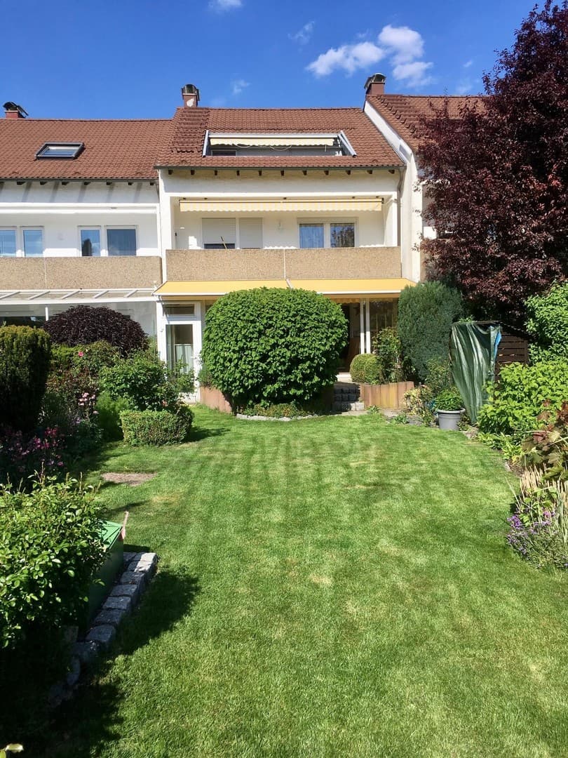 Großzügiges Reihenhaus mit Garten, Garage, EBK und ausgebautem Dachgeschoss in Neu-Ulm/Gerlenhofen