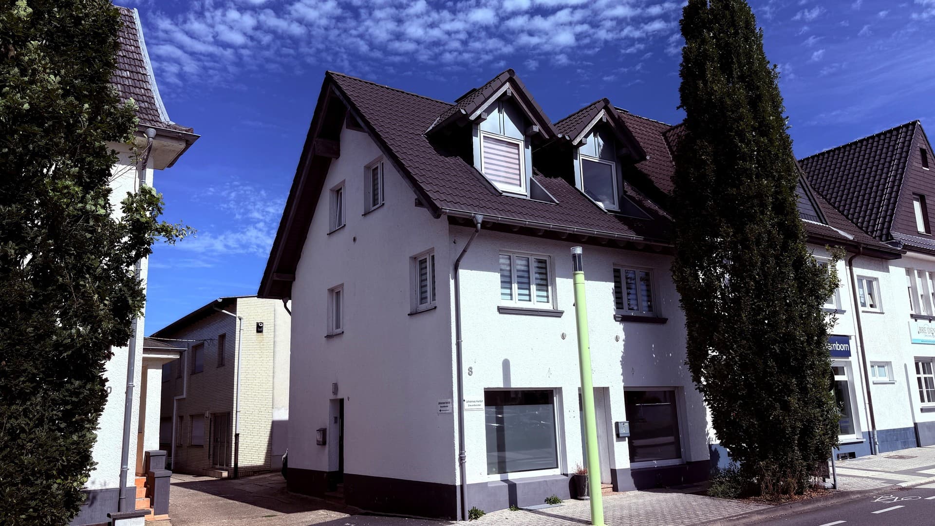 Wohn- und Geschäftshaus in zentraler Lage von Lohmar