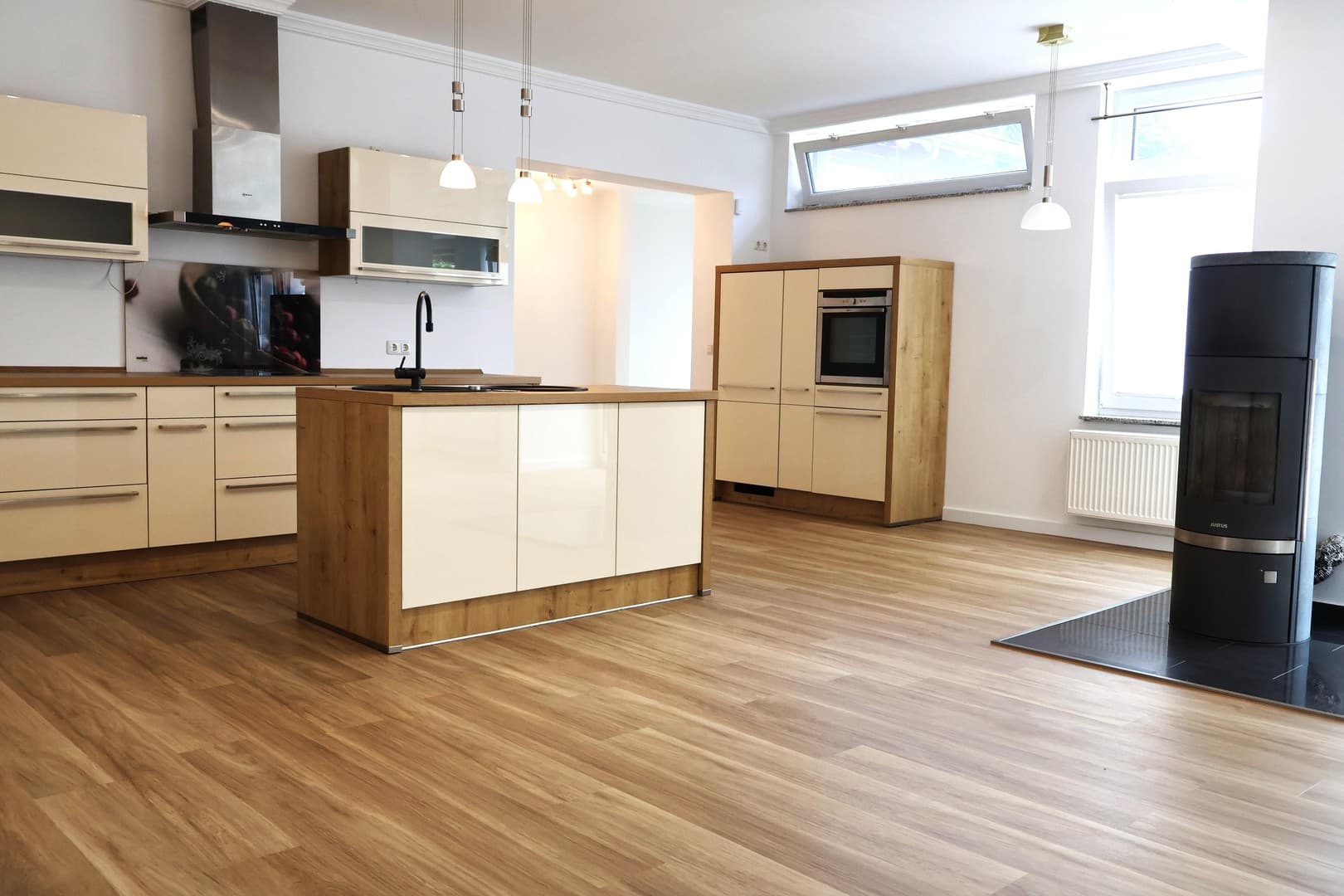 Moderne 105 m² Einliegerwohnung mit Kamin, Einbauküche & Terrasse in Winsen (Luhe)