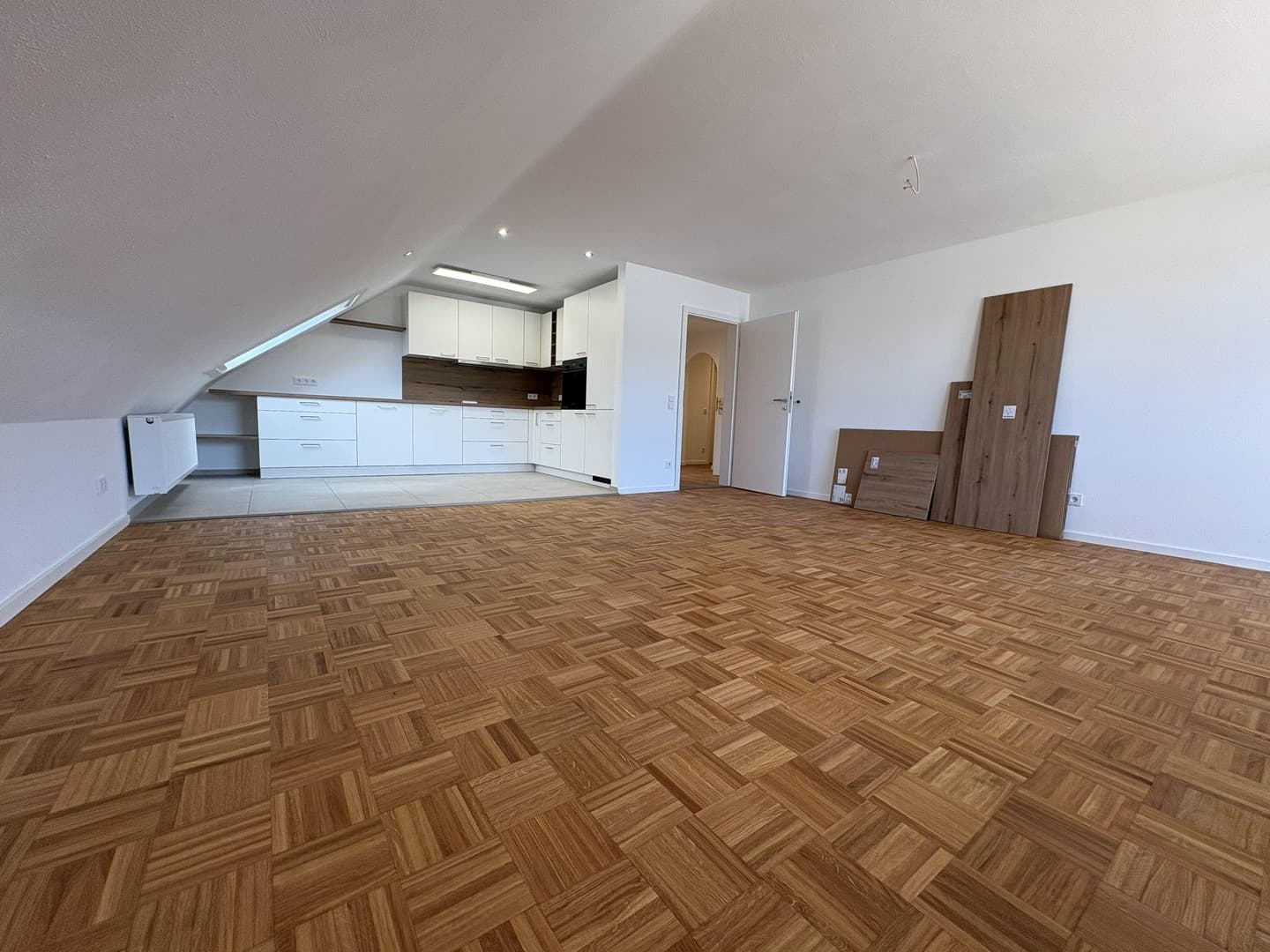 Kernsanierte Dachgeschosswohnung in ruhiger Lage