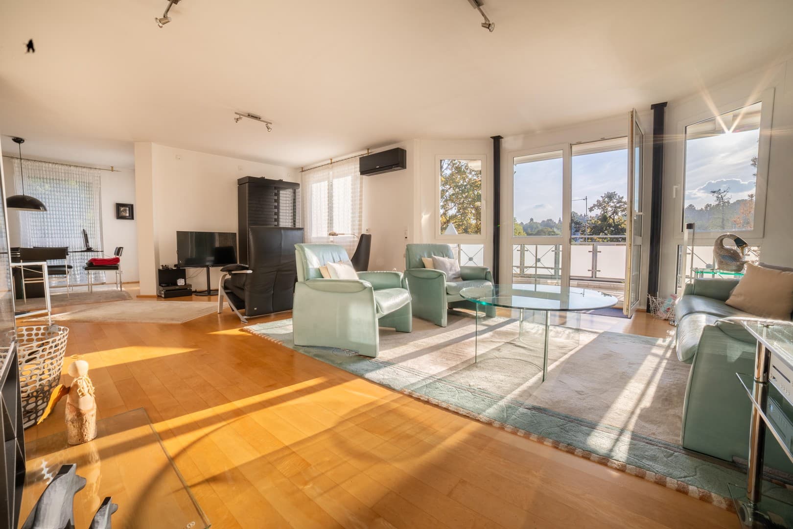Von privat : Elegante 3,5 Zimmer Wohnung am Kurpark – Aufzug direkt in die Wohnung