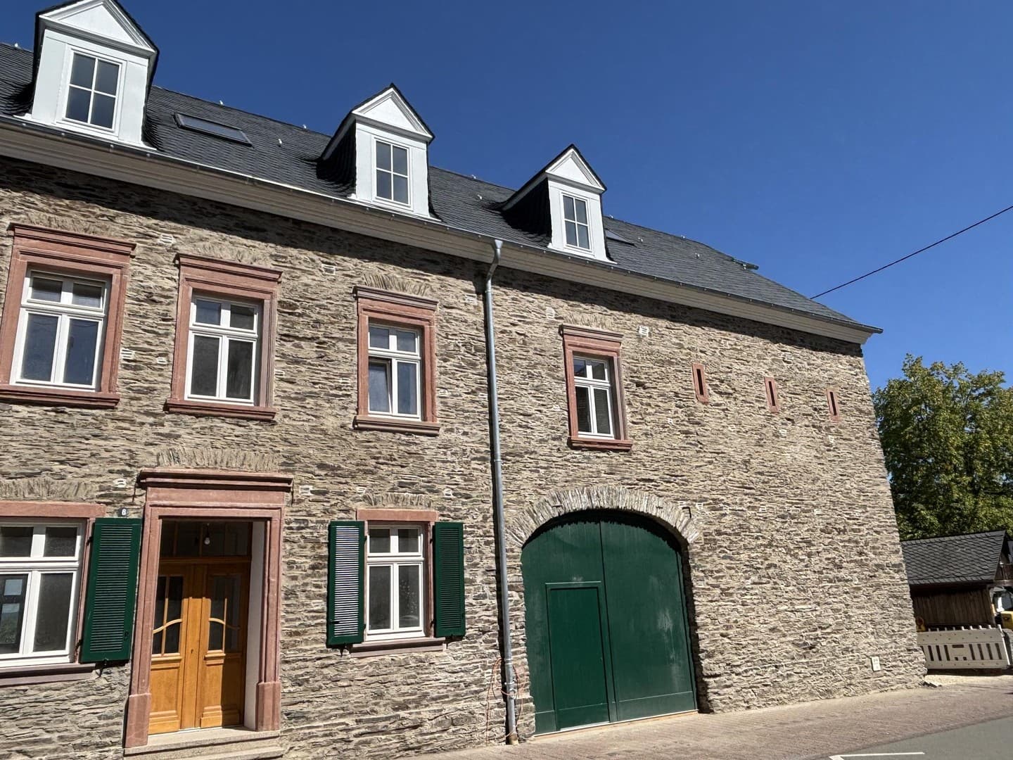 Erstbezug nach Sanierung - Große Maisonette Wohnung im Denkmalobjekt