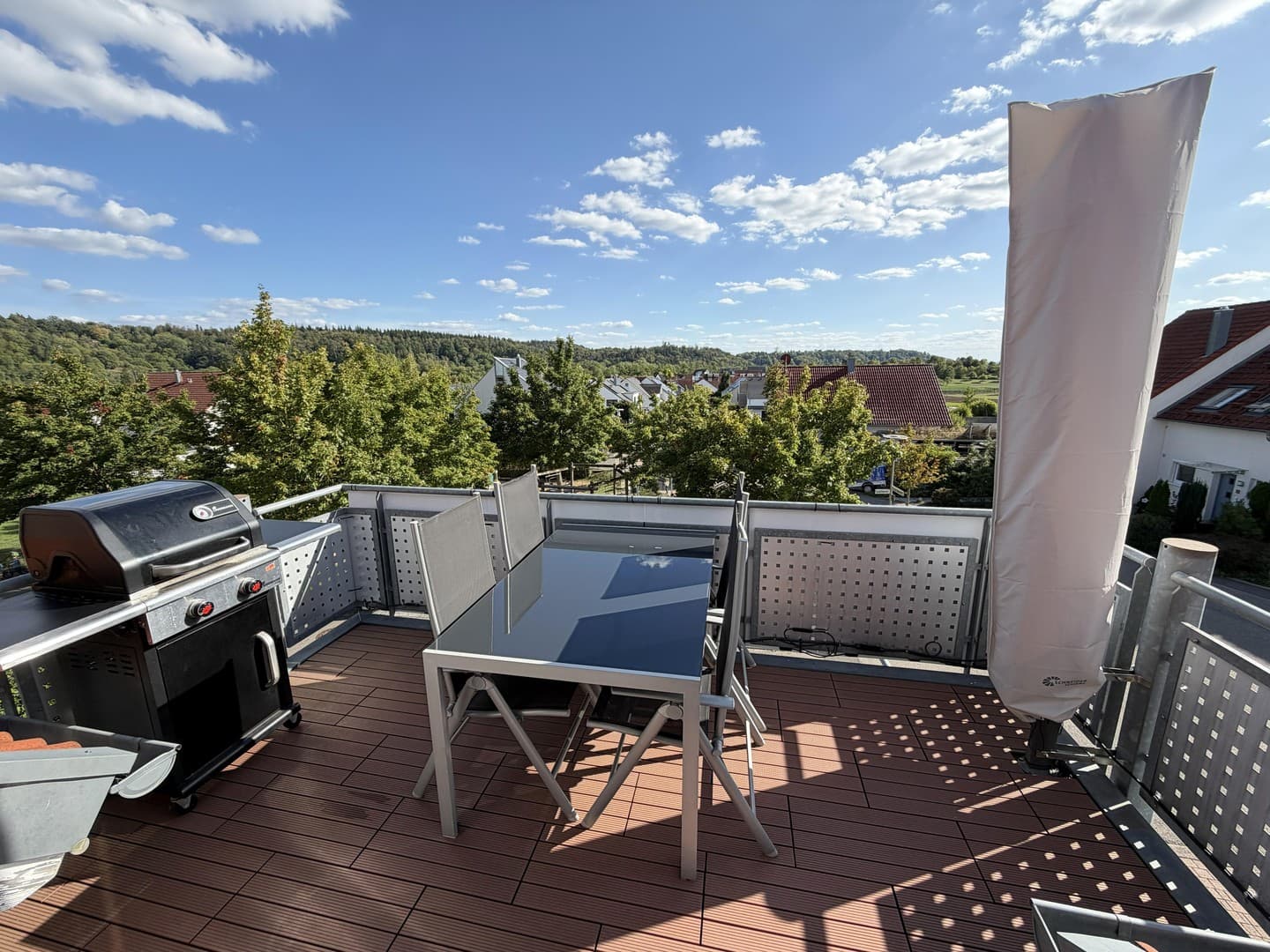 Wohnen mit Weitblick am Ortsrand – Gepflegte 3,5‑Zimmer‑Maisonette mit Süd‑/Westbalkon & Tiefgarage