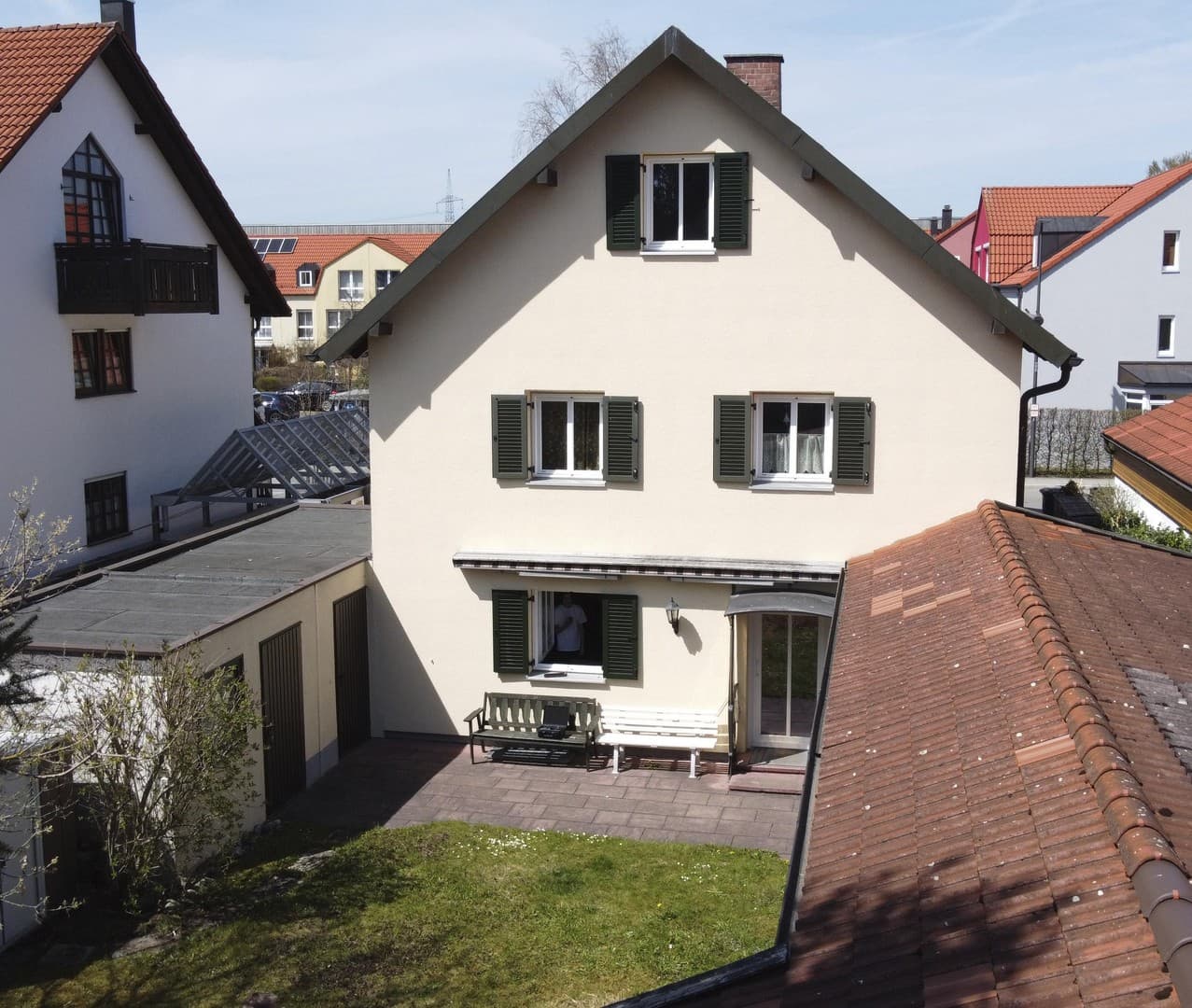 2-Zi. Gartenwohnung + Nebengebäude (vermietet) v. Privat o. Provision