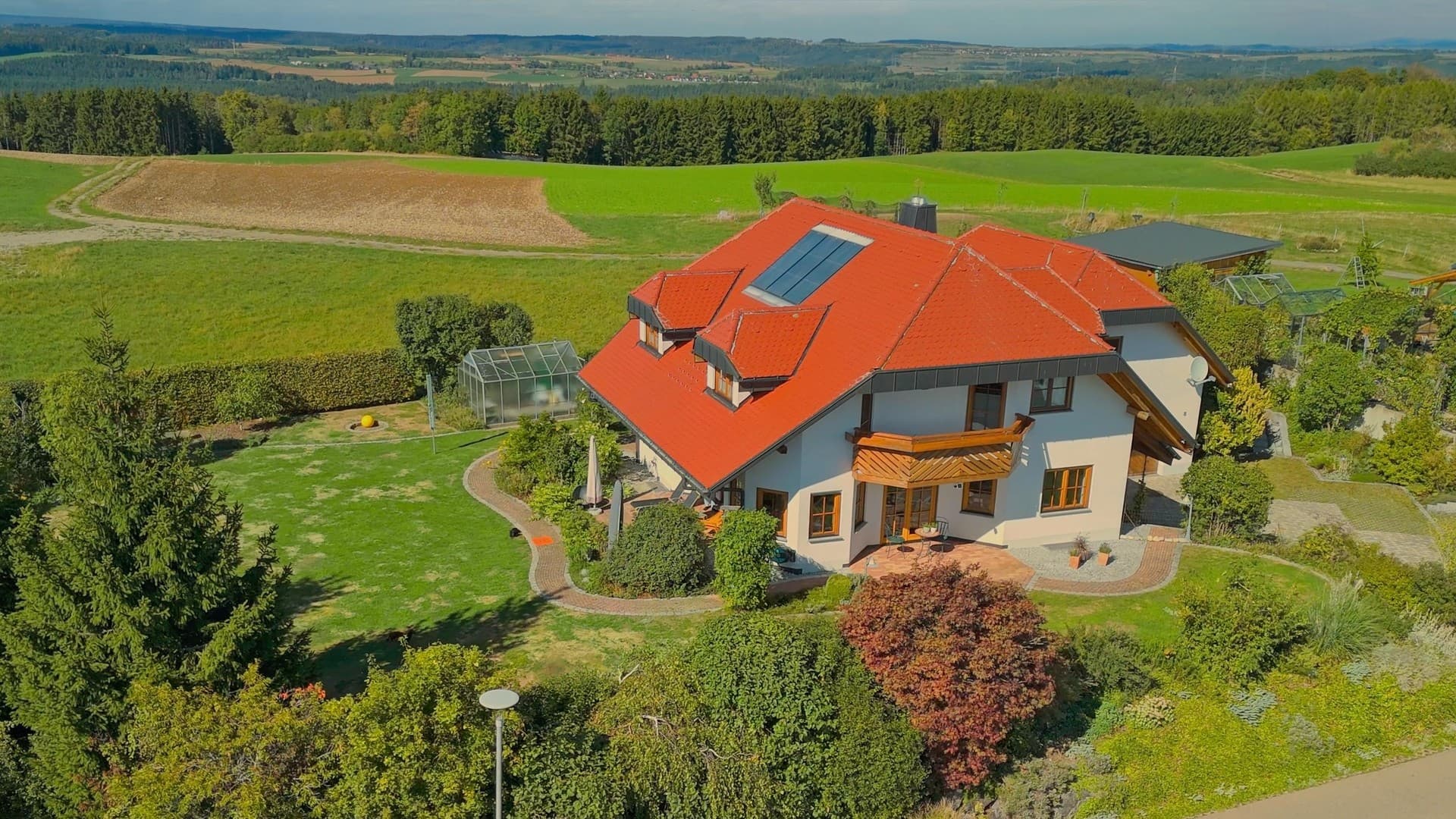 Repräsentatives A+ Landhaus mit ELW auf parkähnlichem Grundstück