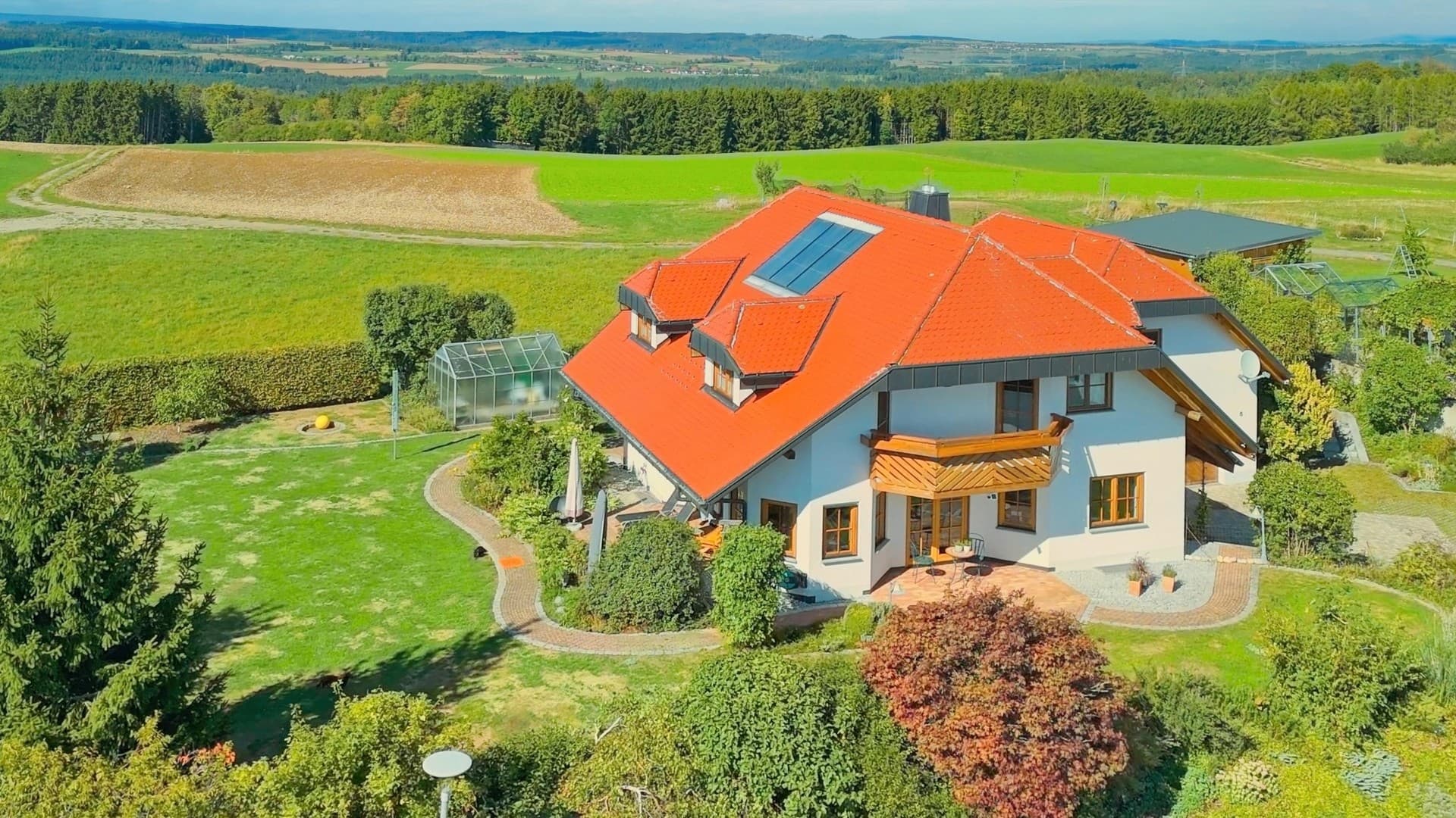 Repräsentatives A+ Landhaus mit ELW auf parkähnlichem Grundstück