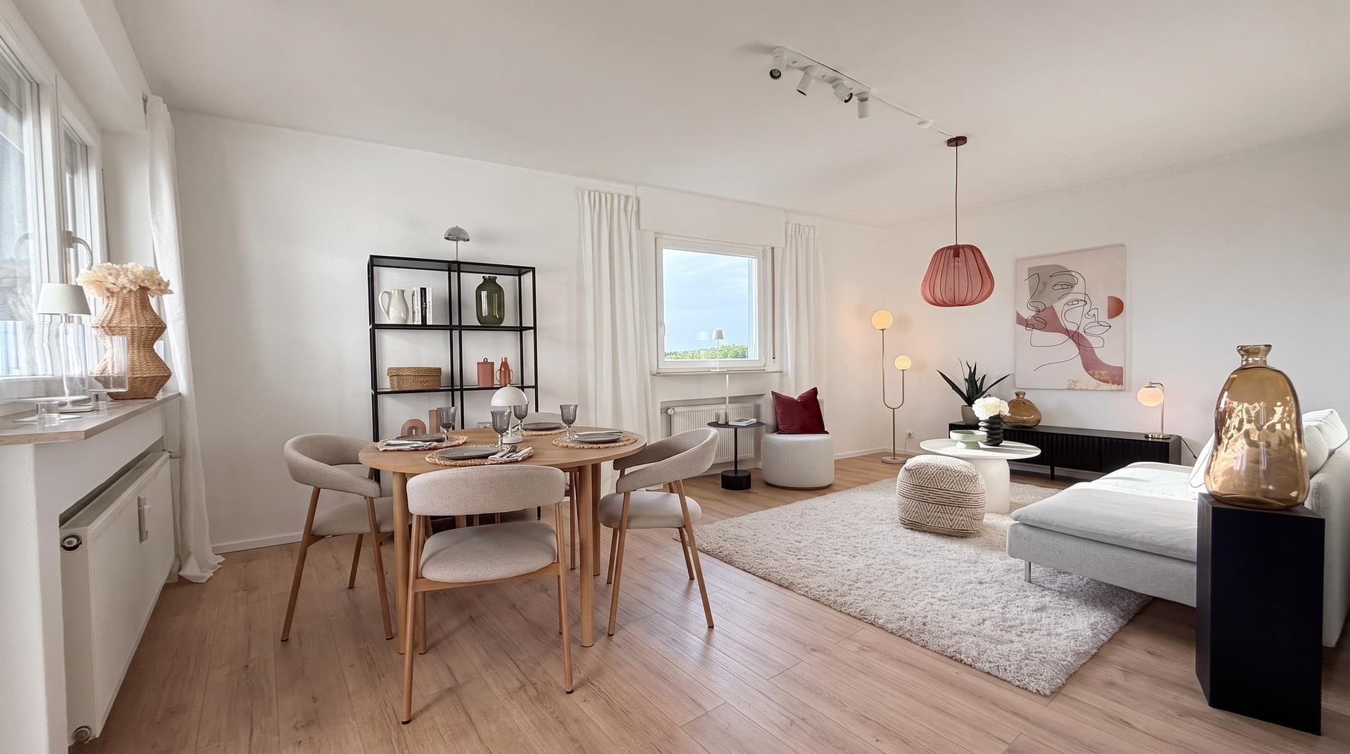 Provisionsfrei & sofort bezugsfertig! Frisch modernisierte 3-Zimmer Wohnung mit Panoramablick
