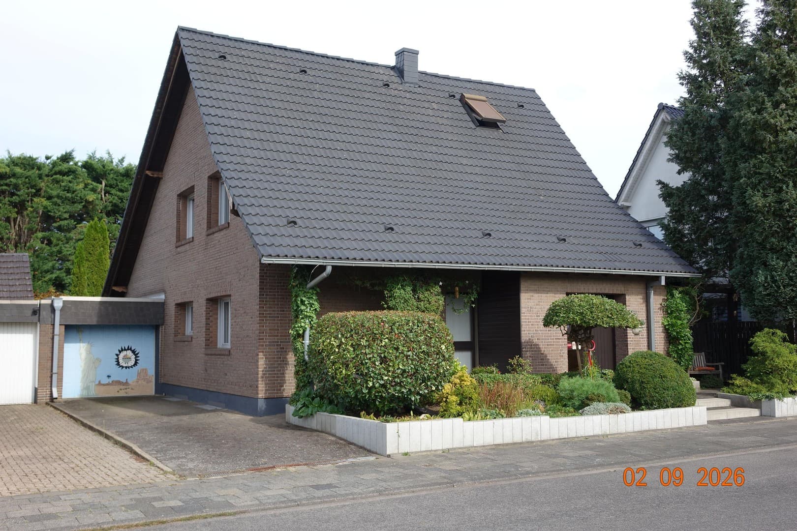 Großes freistehendes Einfamilienhaus mit schönem Garten in bevorzugter Lage in Bergheim/Erft