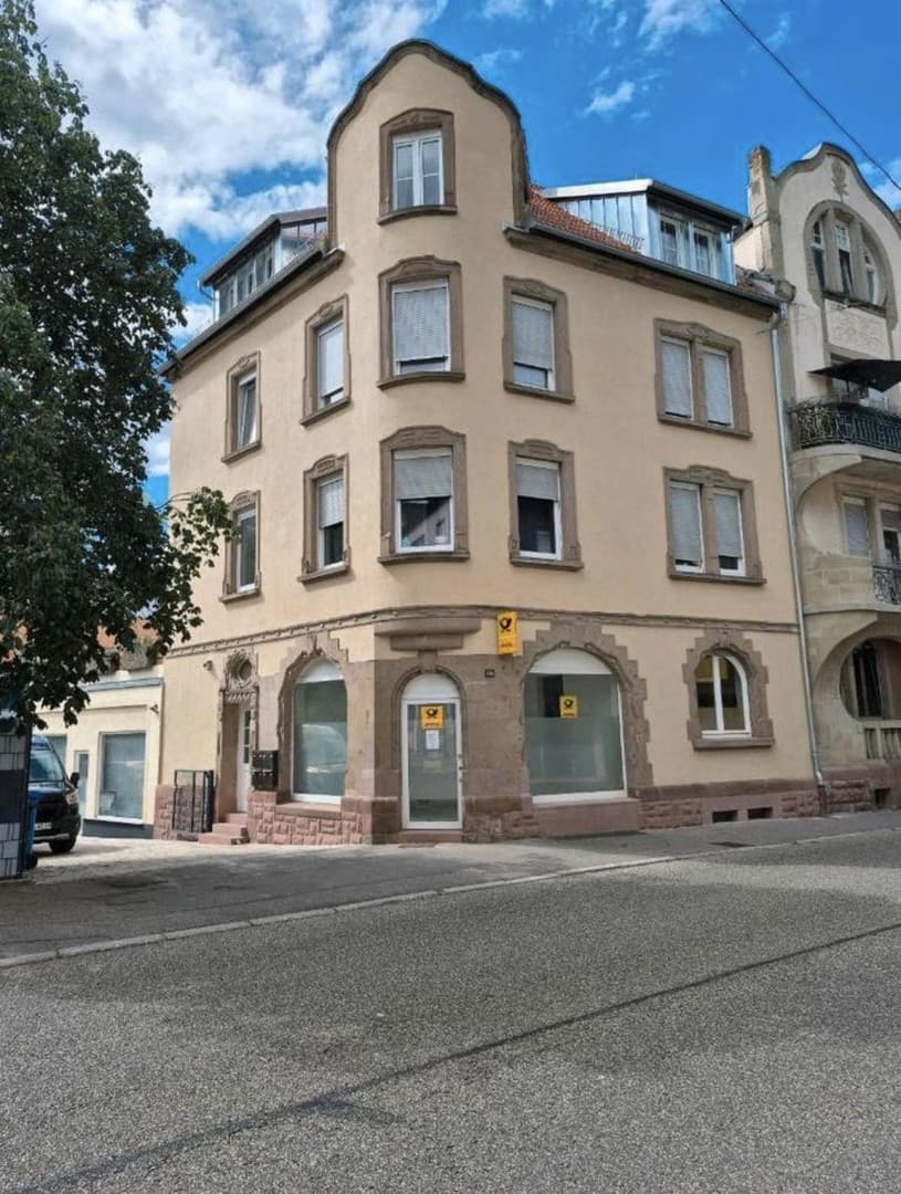 Gewerbefläche mit Fensterfront für Praxis, Atelier, Büro etc.