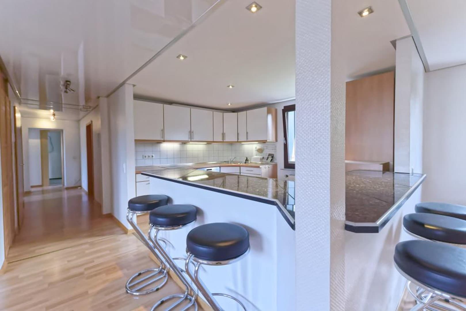 PROVISIONSFREI: Lichtdurchflutete 4-Zimmerwohnung in OB-Sterkrade -Energetischer Top-Zustand!