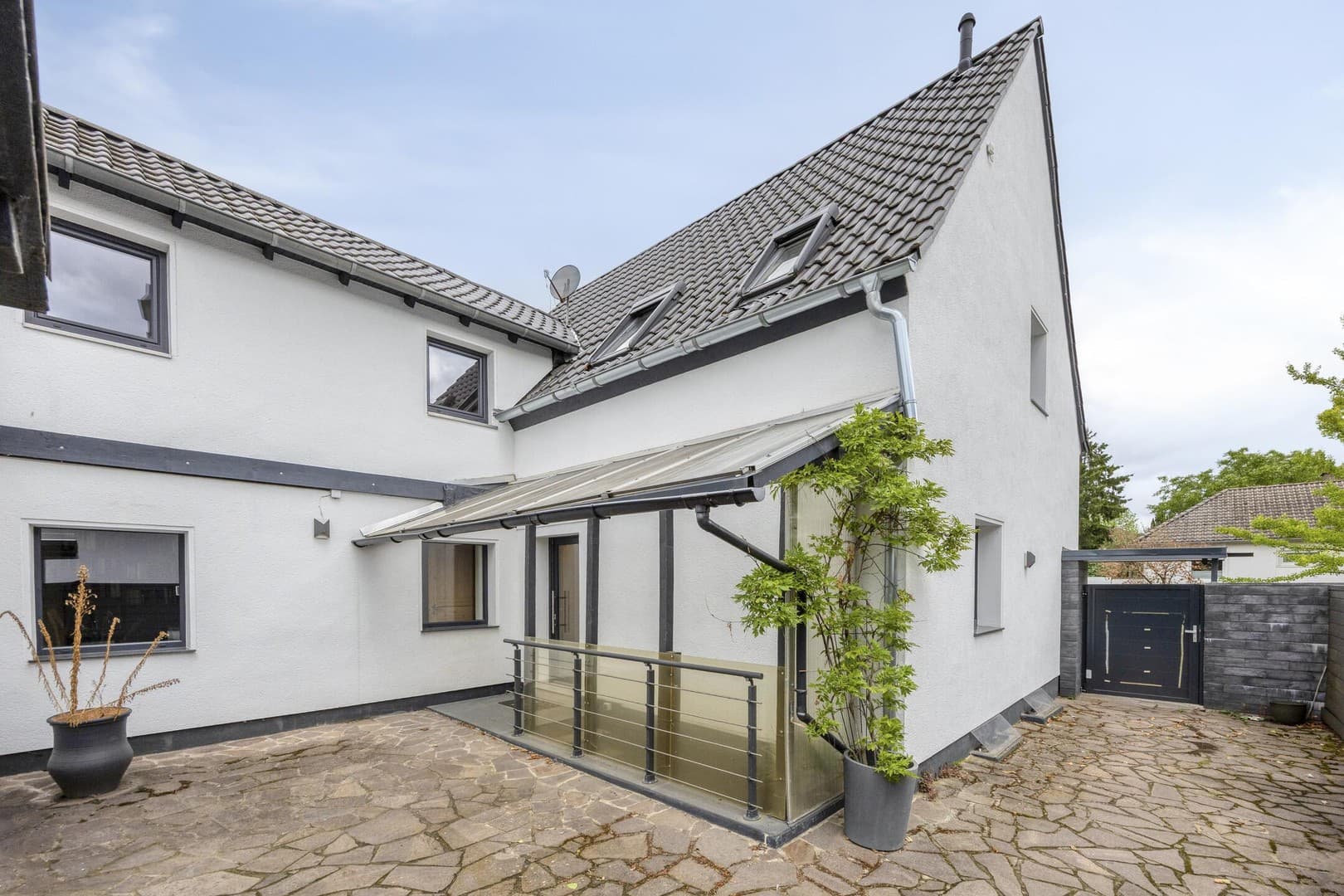 Mehr Wohngefühl als Fassade: Das Raumwunder in Bornheim—Rösberg! Ohne Käuferprovision!
