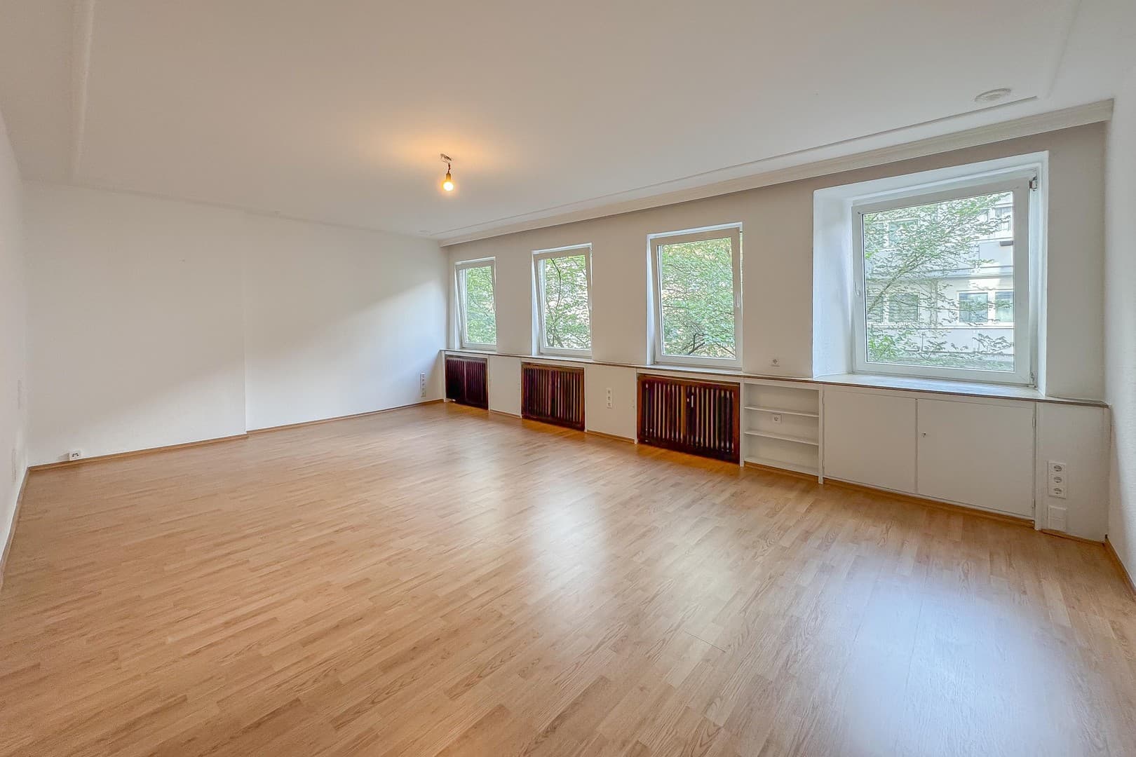 3 ZIMMER – TERRASSE – RENOVIERT – TOP-LAGE – opt. STELLPLATZ
