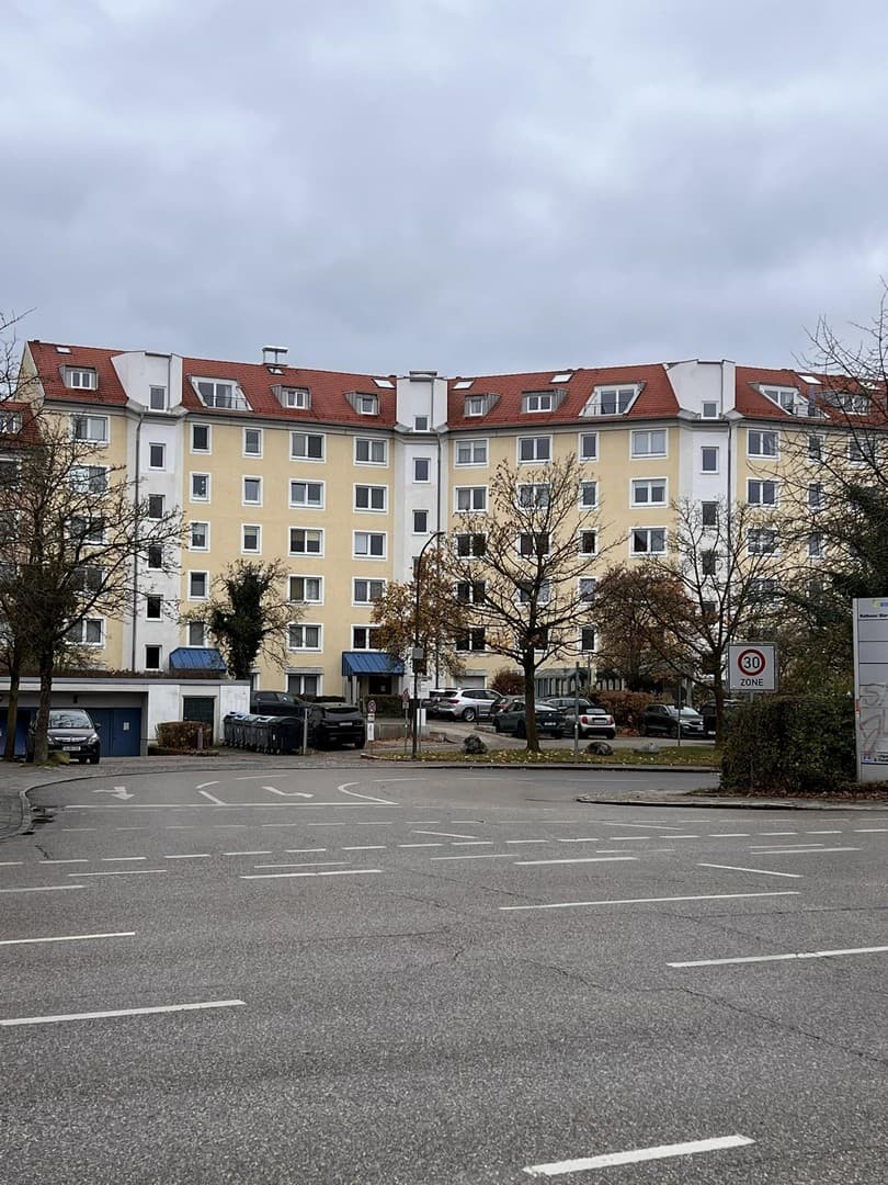Gute Perspektive! Top 3,5-Zi-ETW + Balkon + TG + Aufzug NEU + Provisionsfrei!