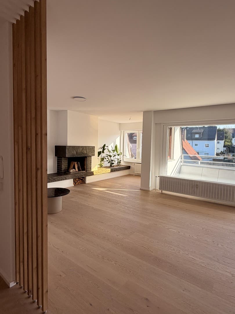 Exklusiv sanierte 3,5-4,5 Zimmer-Wohnung mit Kamin