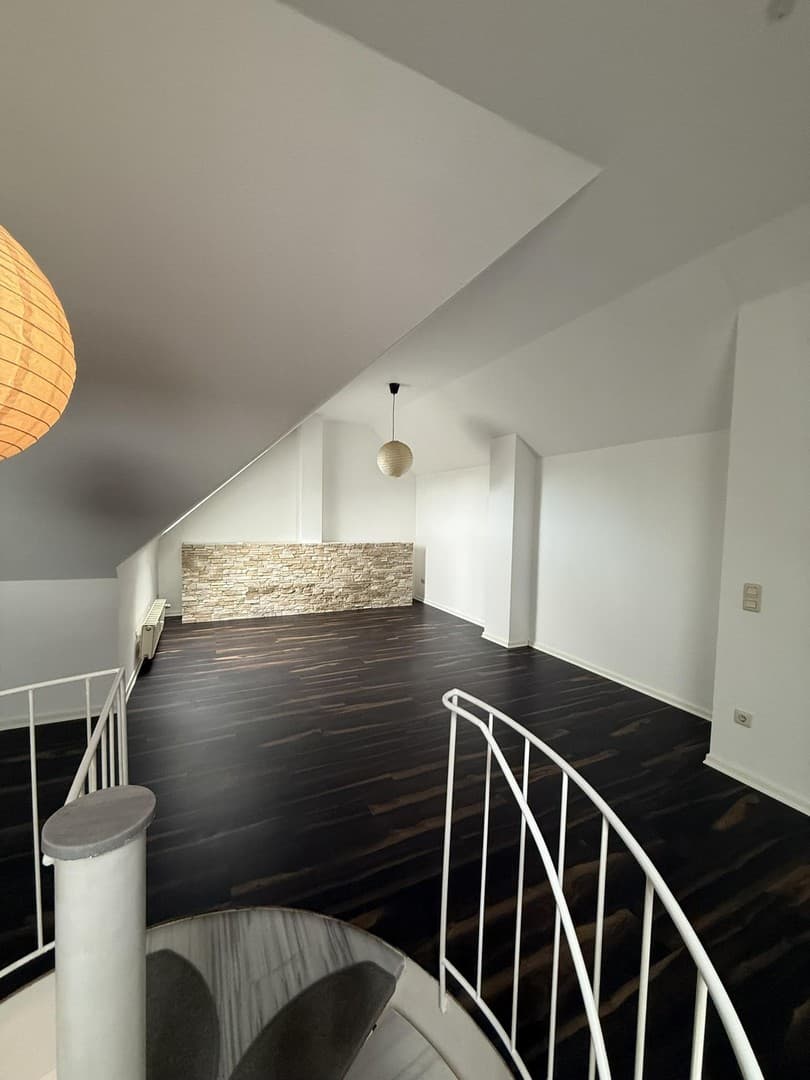 Maisonette-Charme unterm Dach – ruhige Lage in Grevenbroich