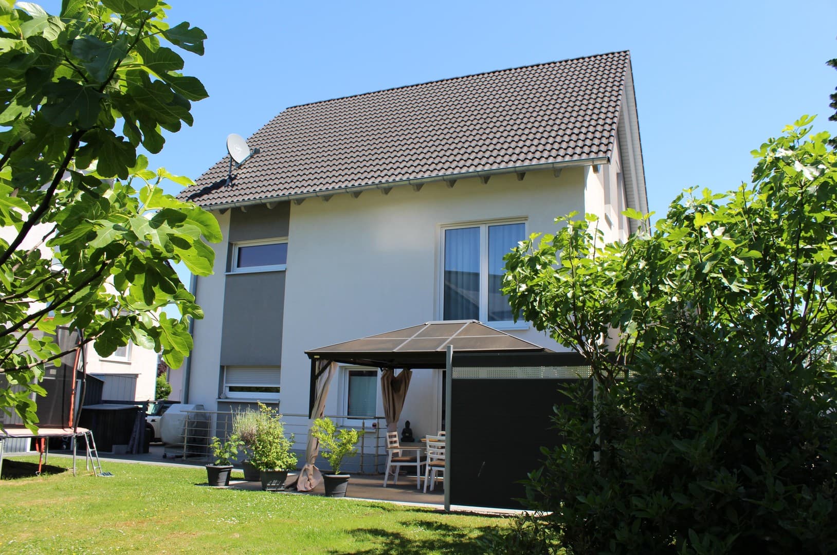 Energieeffizientes Mehrgenerationen-/Zweifamilienhaus mit Garten in ruhiger Ortsrandlage
