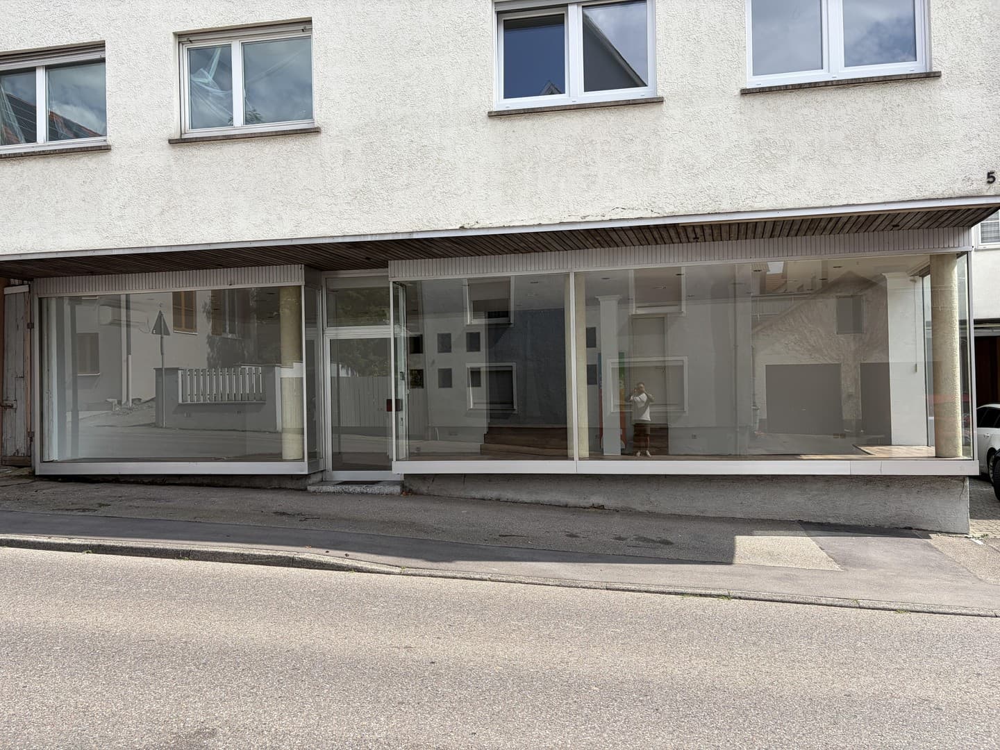 Helle Schaufenster Gewerbefläche von 83qm in Sachsenheim