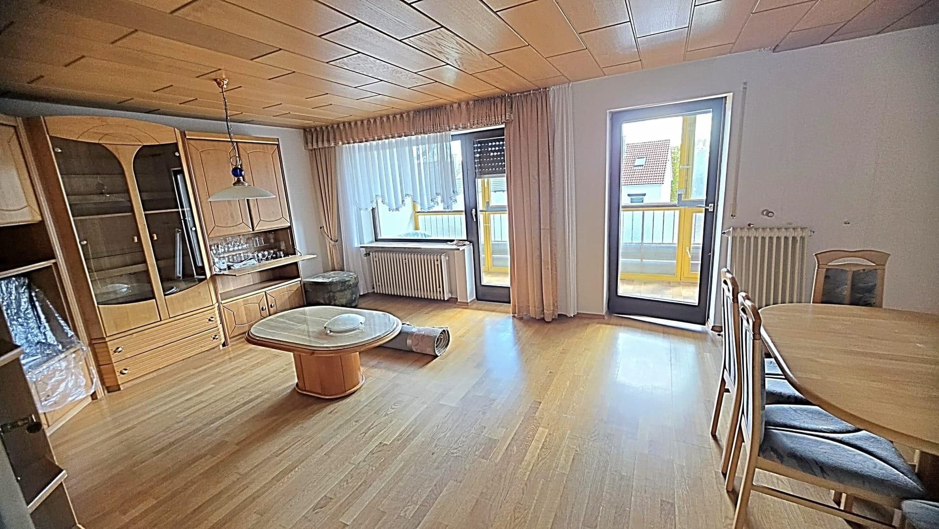 Großzügige 5-Zimmer-Wohnung (wie ein eigenes Haus)