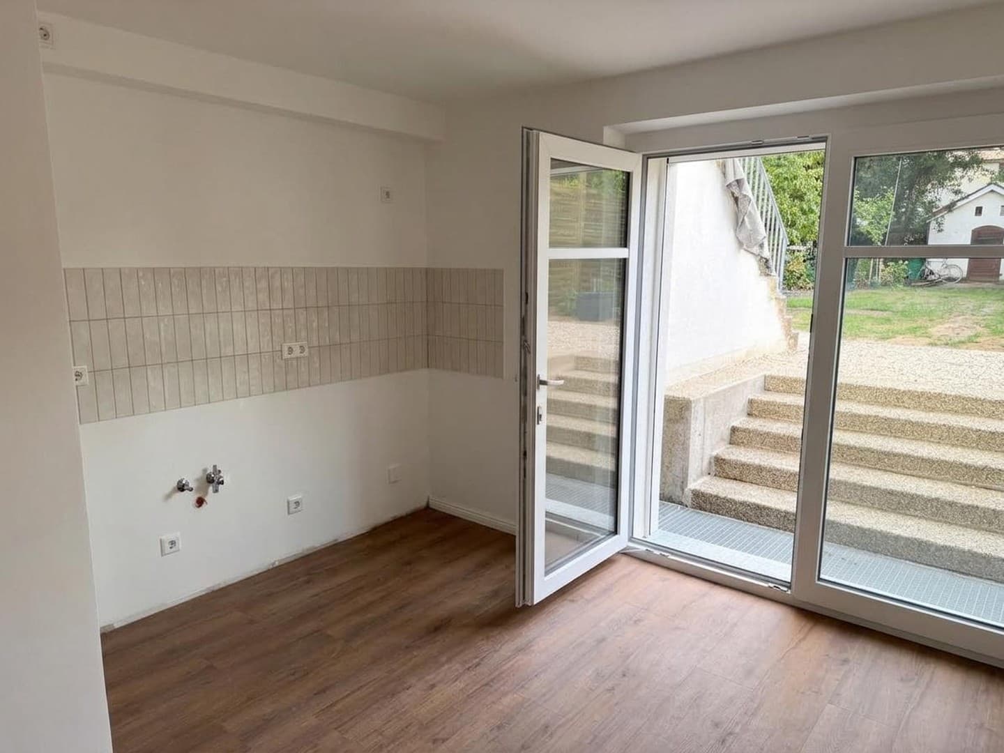 Kernsanierte 2-Zimmer-Wohnung mit eigener Terrasse
