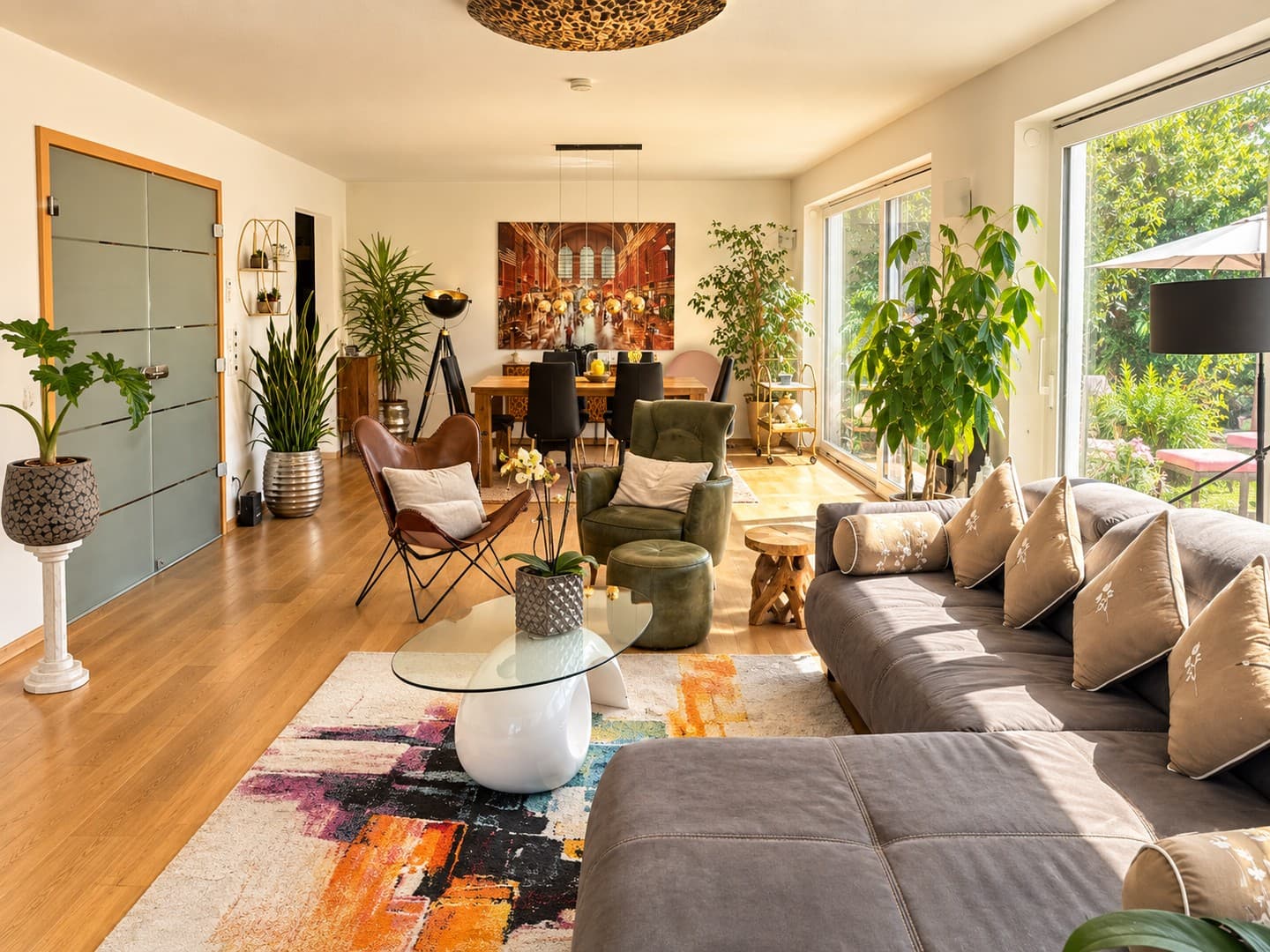 Freistehendes Einfamilienhaus mit 324 m² Nutzfläche auf 676 m² Grundstück