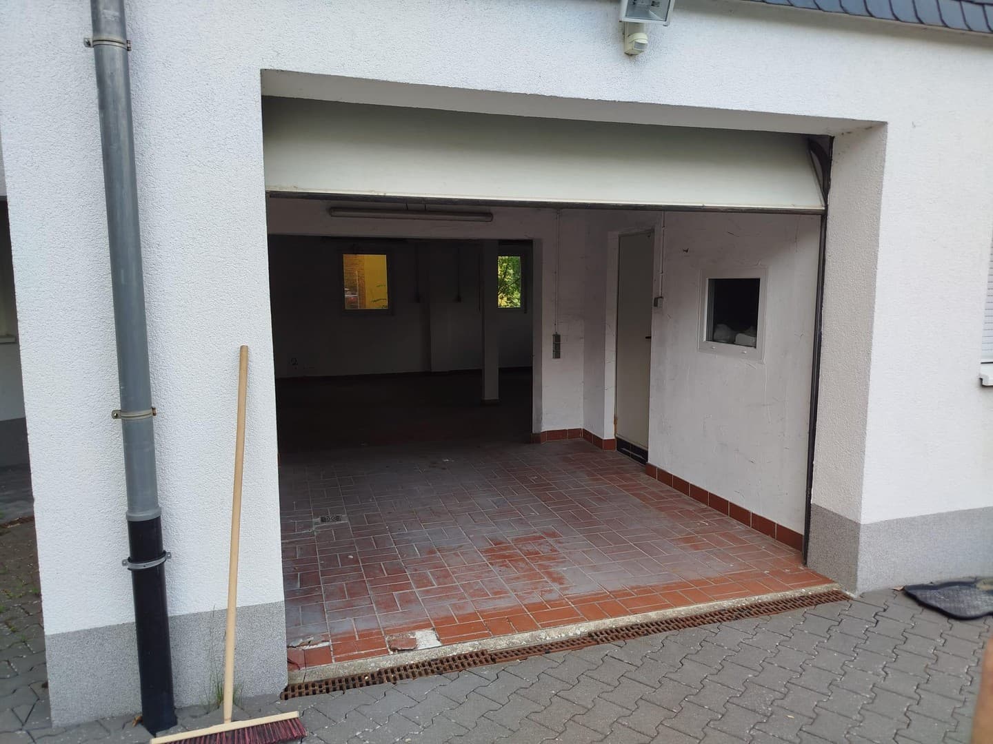 Garage, Lagerhalle, 100 m² ab sofort zu mieten,