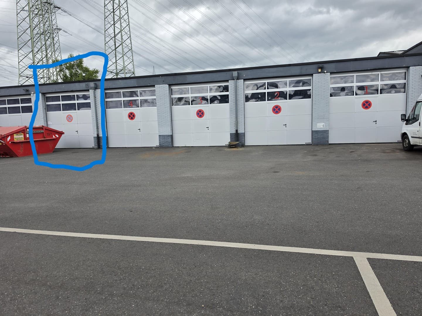 Gewebehalle mit guter Verkehrsanbindung
