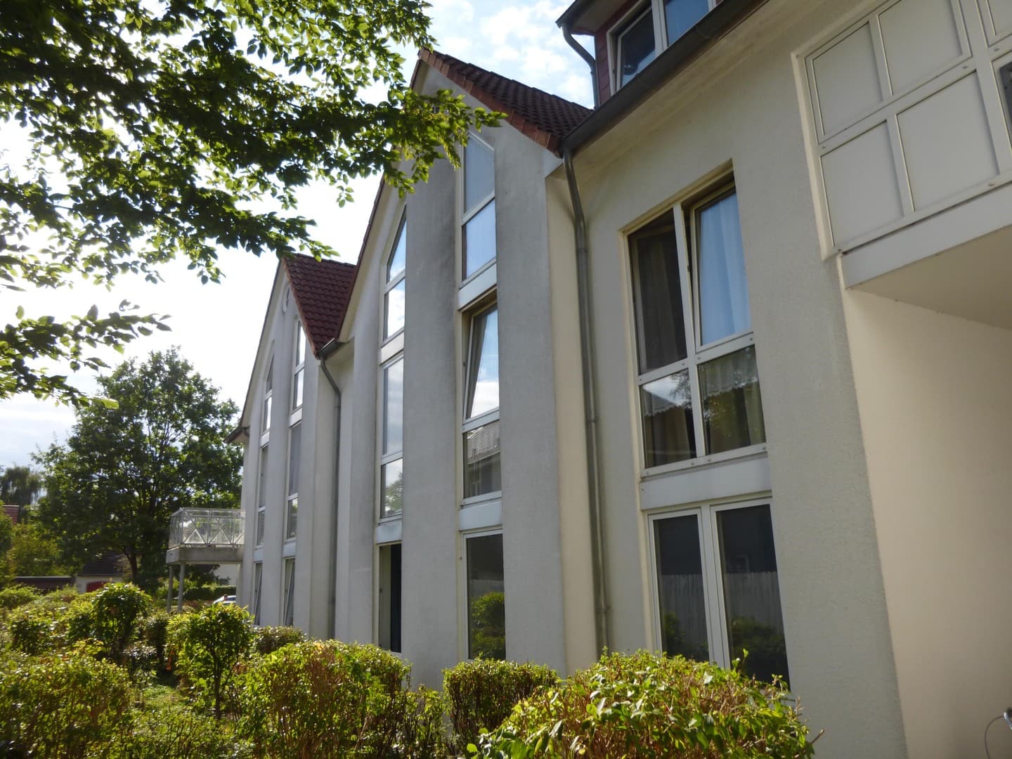 ...ab sofort 1-ZiKnB-Wo.(27,27m²) f.sol.berufs./Single/Studi/Azubi in 1. OG frei!