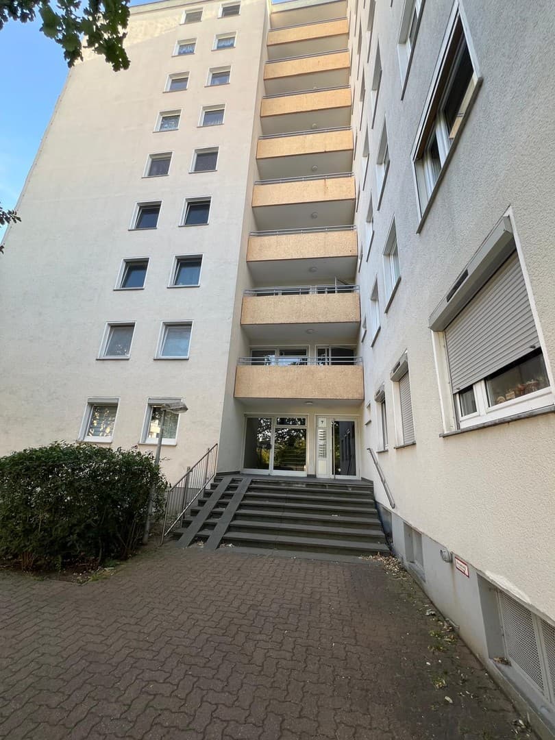 Attraktive 3-Zimmer-Erdgeschosswohnung mit Balkon in Laatzen – ideal als Kapitalanlage