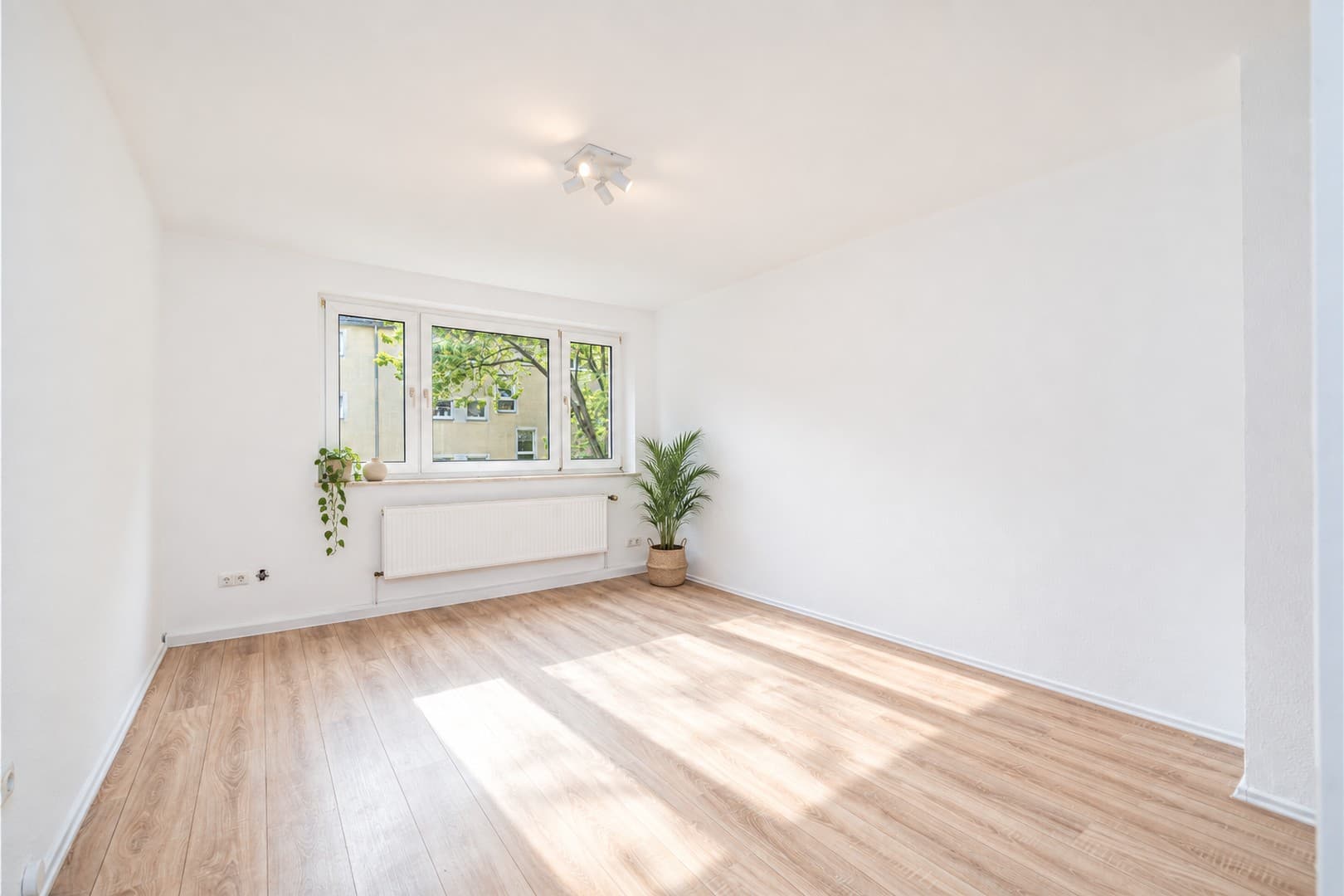 Renovierte 3-Zimmer-Wohnung mit neuer EBK, von privat und bezugsfrei